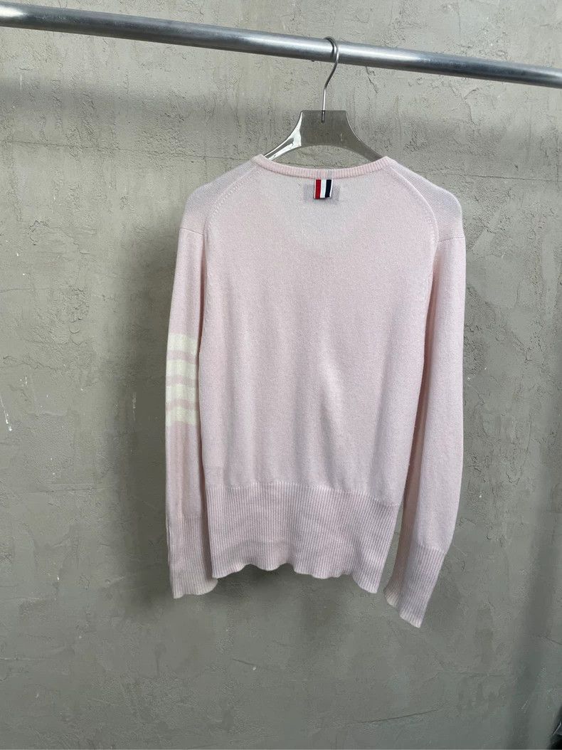 Thom Browne Thom Browne Light pink four-striped pure cashmere cardigan Size M / US 6-8 / IT 42-44 - 2 Thumbnail