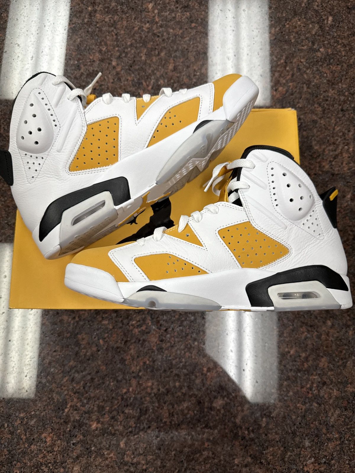 Jordan Brand Jordan 6 Yellow Ochre Size US 11 / EU 44 - 2 Thumbnail
