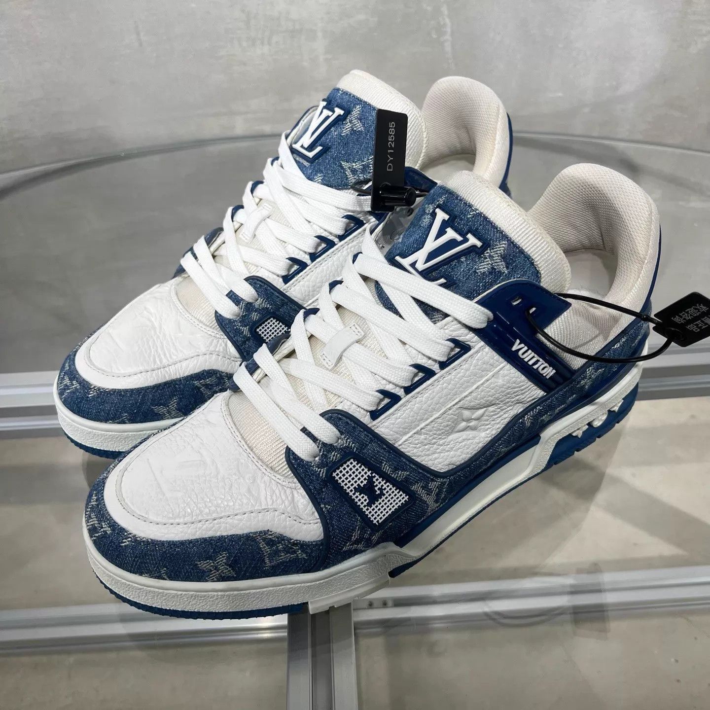Louis Vuitton LV Trainer white blue denim UK8/42 Size US 9 / EU 42 - 2 Thumbnail