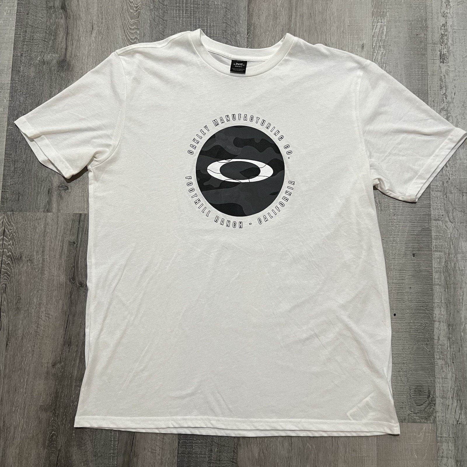 Oakley Oakley T Shirt White Manufacturing Co Grey Camo Logo T Shirt Size US XL / EU 56 / 4 - 1 Thumbnail