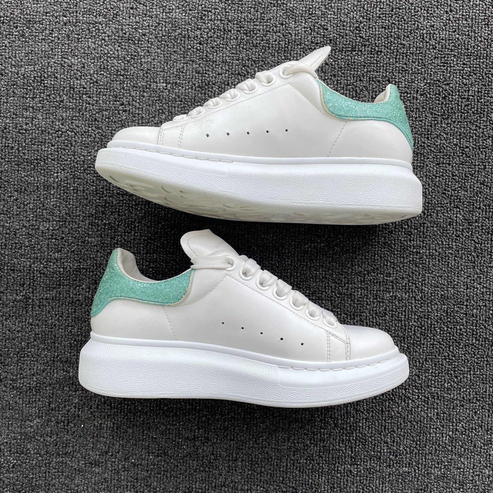 Alexander McQueen Alexander McQUEEN green sequin white sneakers 35.5 Size US 5 / IT 35 - 5 Thumbnail