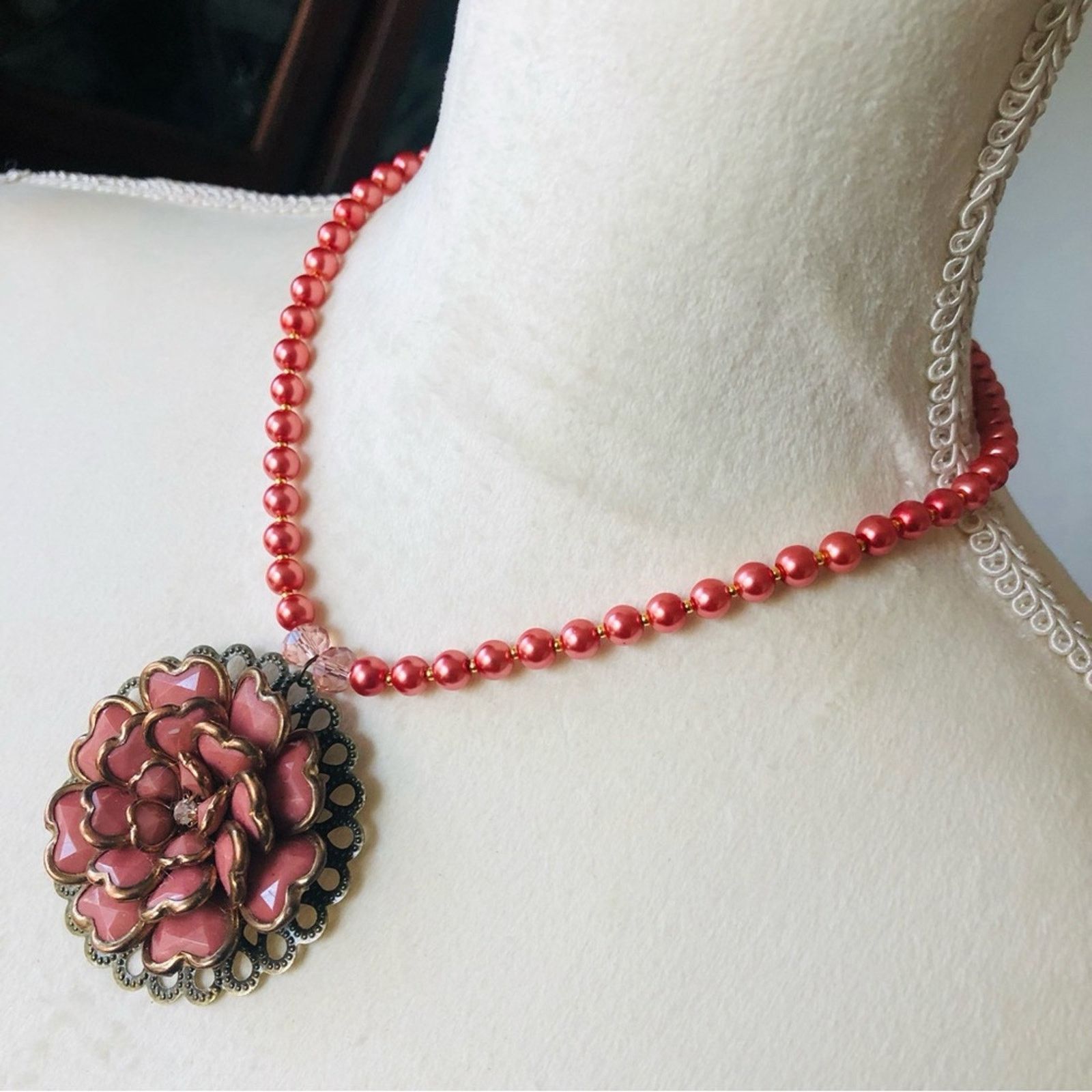 Handmade Handcrafted repurpose rose floral cluster Pearl necklace Size ONE SIZE - 5 Thumbnail