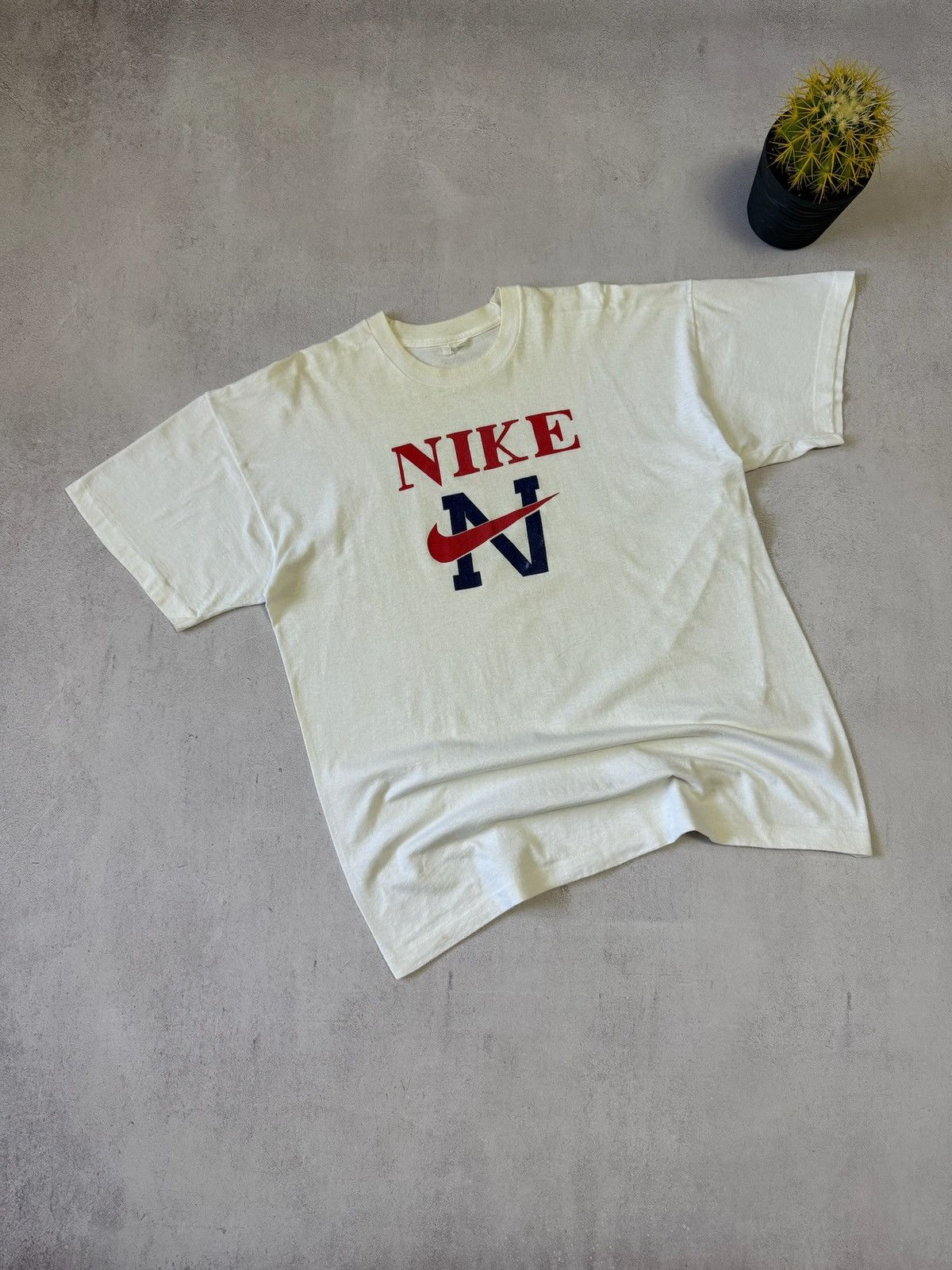 Nike × Vintage Vintage Nike T Shirt Tee Big Logo Baggy Retro Design Y2K 90s Size US L / EU 52-54 / 3 - 1 Thumbnail