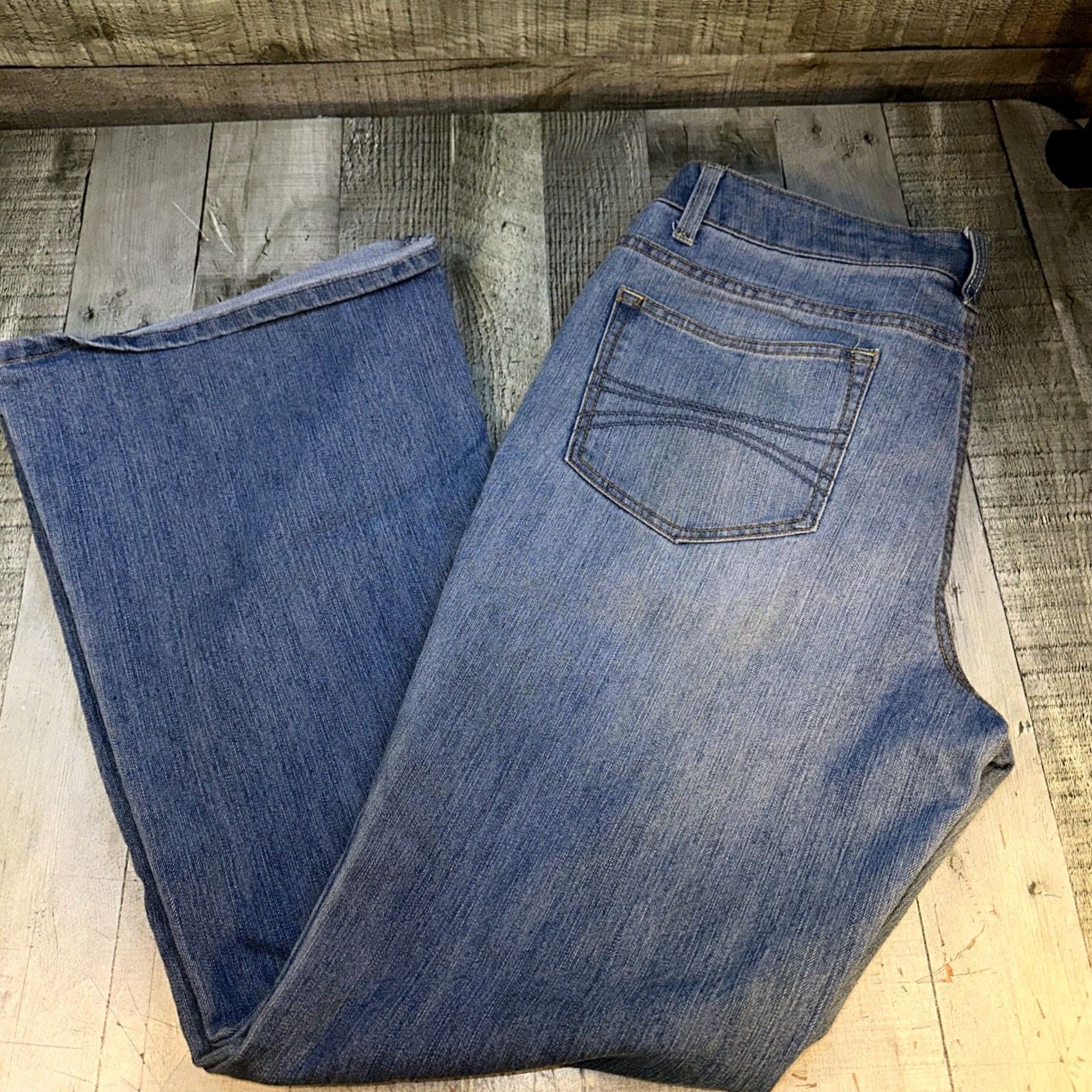 Faded Glory Faded Glory Women’s Flare Jeans Size 12 Light Wash Stretch Denim Y2K Style Jeans Womens Flare Light Wash Denim 12 Blue Size 34" / US 12 / IT 48 - 4 Thumbnail