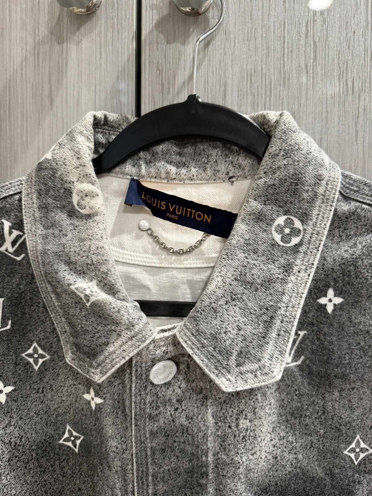Louis Vuitton Louis Vuitton White Grey Monogram Spray Denim Overshirt Size US L / EU 52-54 / 3 - 3 Thumbnail