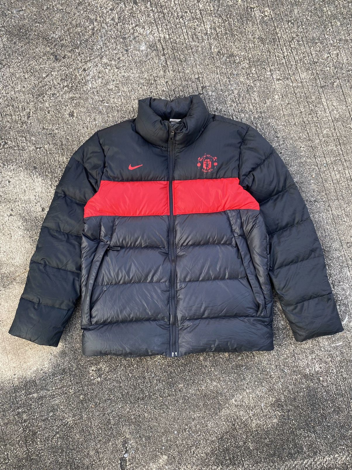 Nike Vintage Nike Puffer Jacket ManU Size US L / EU 52-54 / 3 - 1 Thumbnail