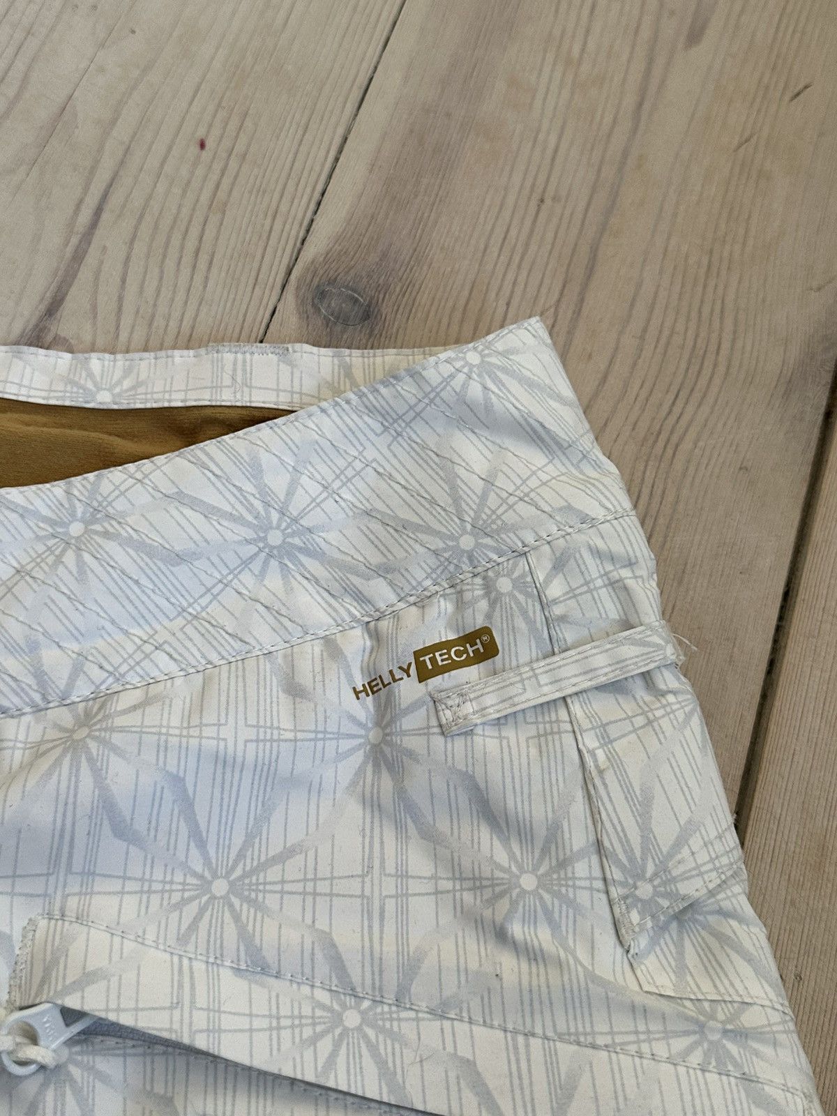 Helly Hansen Vintage Helly Hansen ski set in white/gold Size S / US 4 / IT 40 - 16 Thumbnail