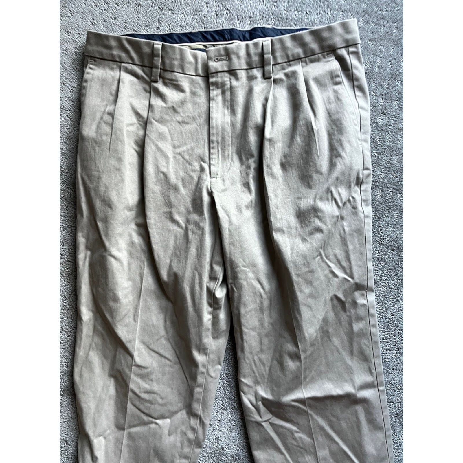 Dockers DOCKERS Classic Fit Chinos Pants 36x30 Men Beige Solid Khaki 100% Cotton Pleated Front D3 Vintage? No (but not vintage). Mens/Casual. Size US 36 / EU 52 - 2 Thumbnail
