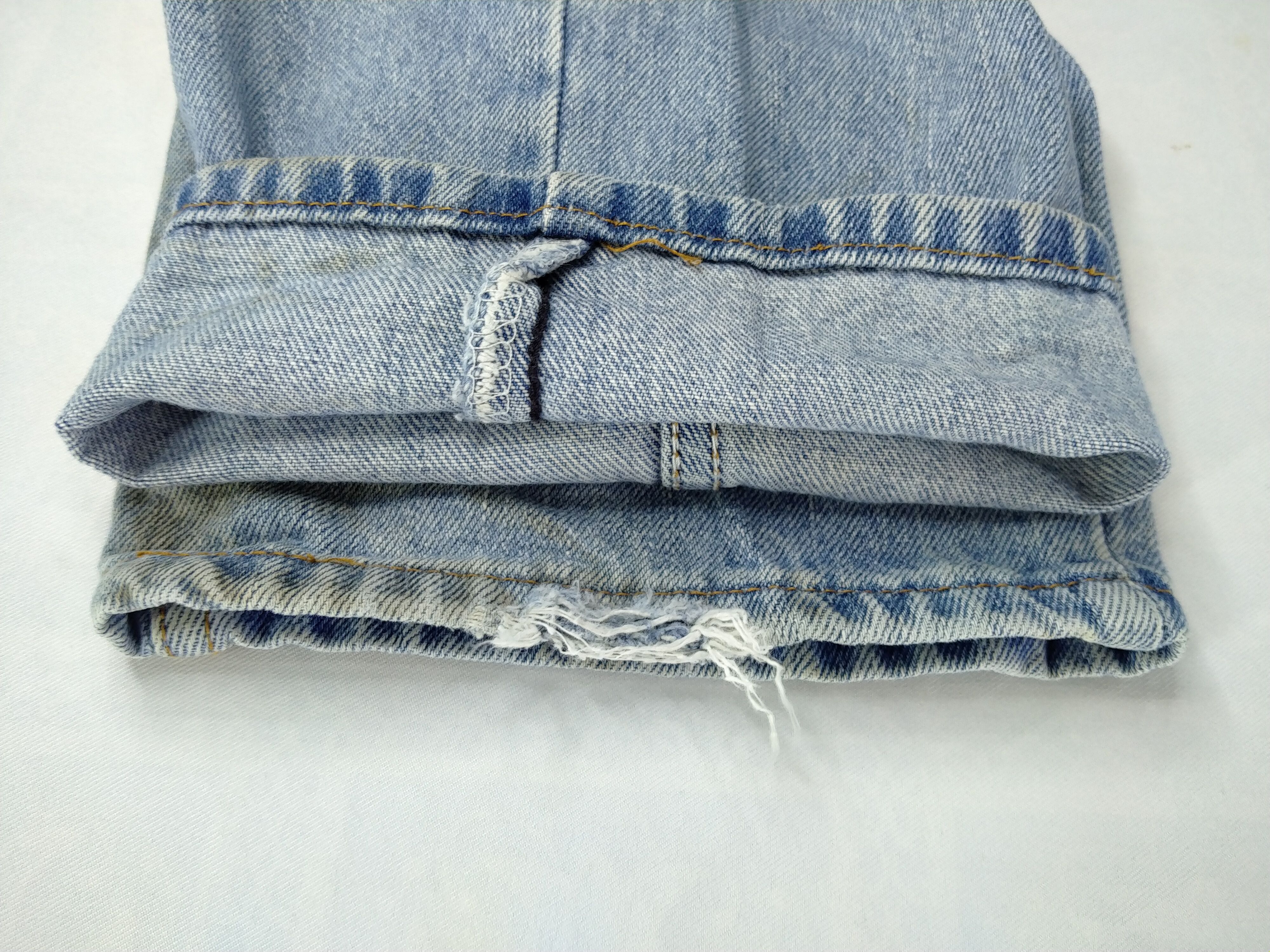 Vintage Light Wash Vintage Levi's 550 Relaxed Fit Denim -JN454 Size US 31 - 11 Thumbnail