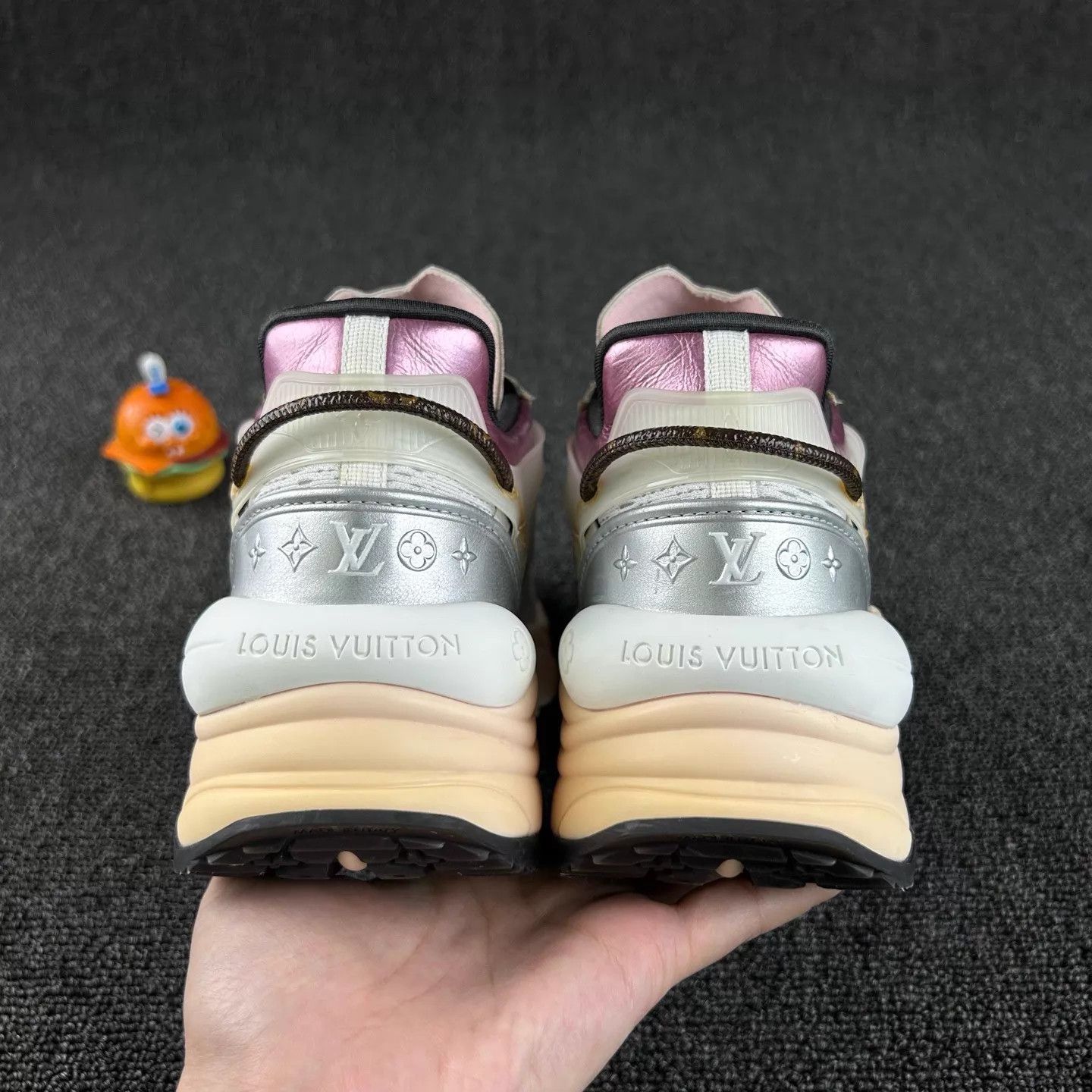 Louis Vuitton Louis Vuitton Run55 Pink Dad Sneaker 35.5 HB4366 Size US 5 / IT 35 - 5 Thumbnail