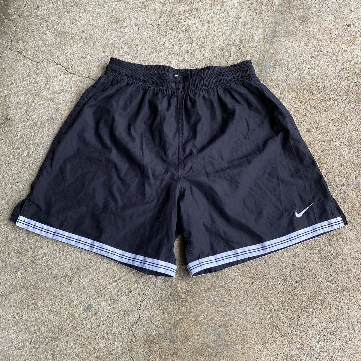 Nike × Vintage Vintage 90’s Nike Black Essential Medium Shorts Size US 26 / EU 42 - 2 Thumbnail