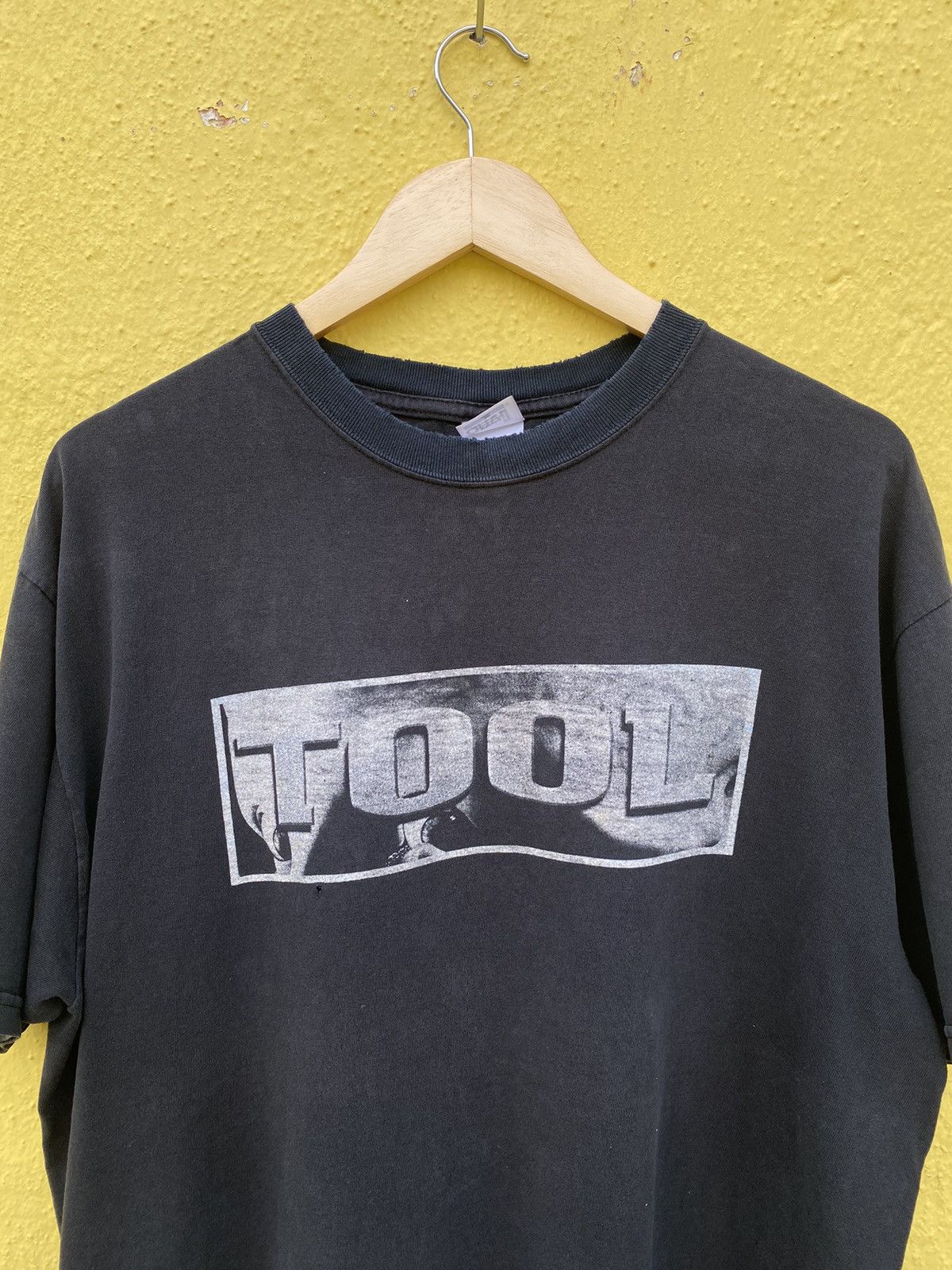 Band Tees Vintage tool schism band t shirt Size US XL / EU 56 / 4 - 20 Thumbnail