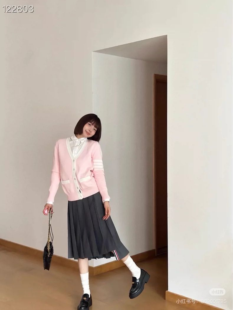 Thom Browne Thom Browne V-neck knit sweater Size US XS / EU 42 / 0 - 8 Thumbnail