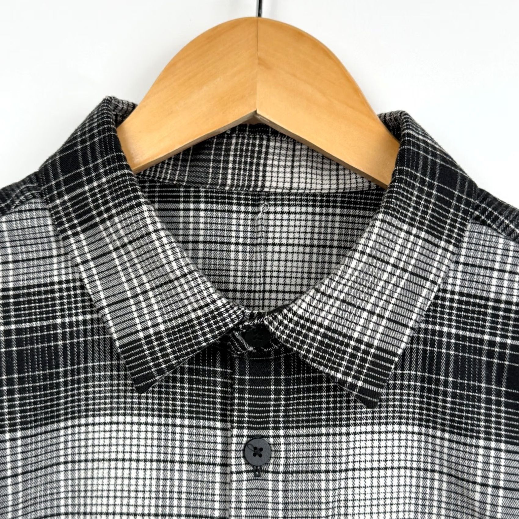 Lululemon Lululemon Mens Small Masons Peak Flannel Shirt Black White Plaid Long Sleeve Button-Up Casual Workwear 2010s Outdoor Mens Size US S / EU 44-46 / 1 - 6 Thumbnail