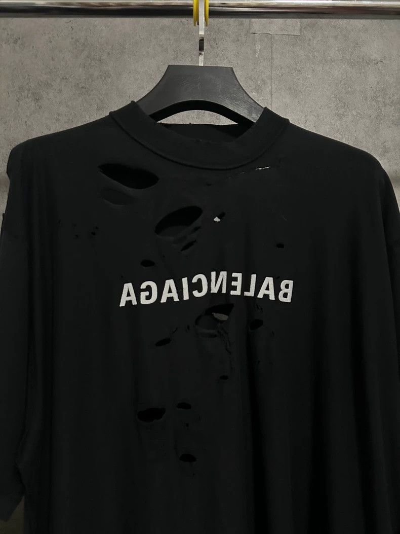 Balenciaga Balenciaga 24fw Embroidered Logo Ripped Short Sleeve T-Shi Size US M / EU 48-50 / 2 - 2 Thumbnail