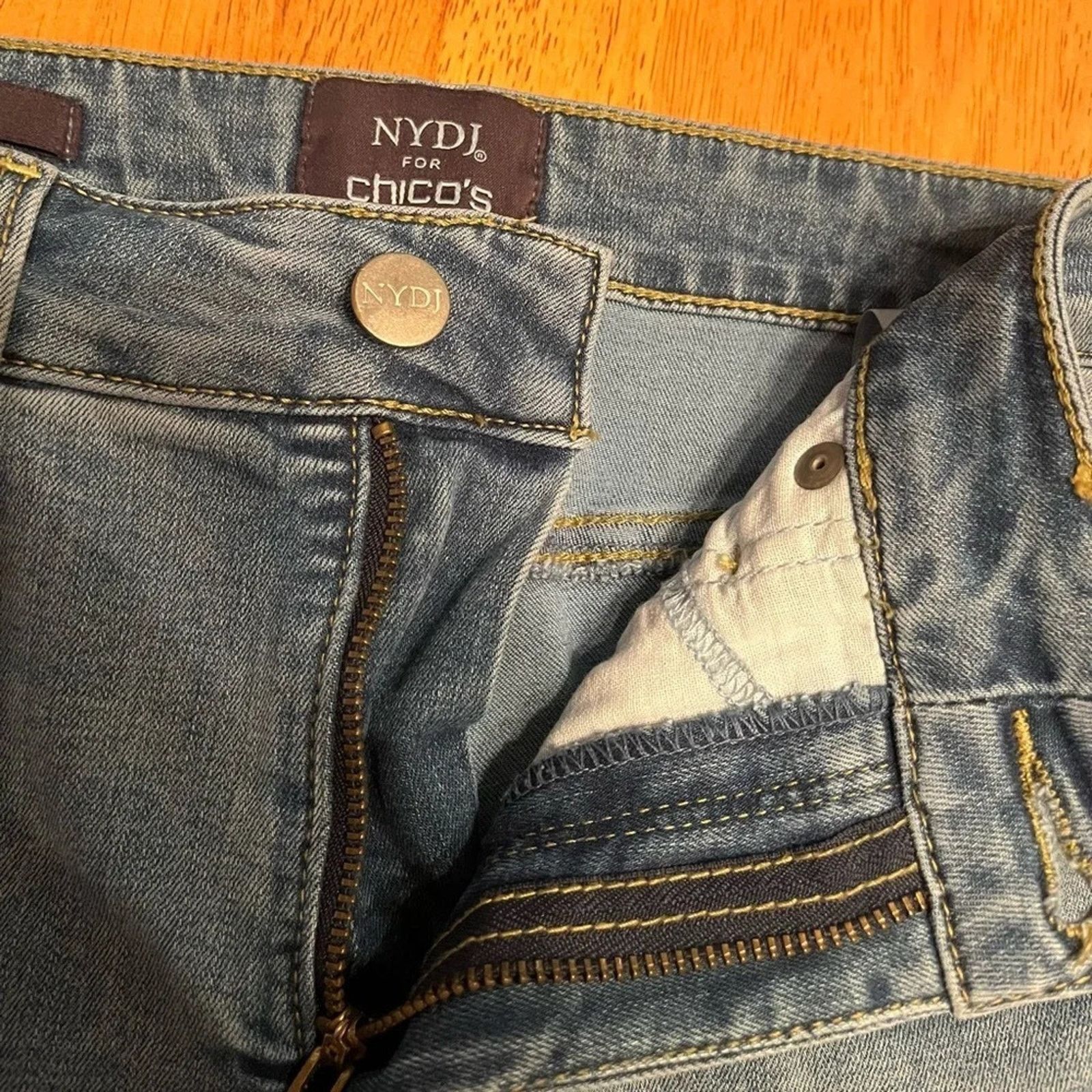NYDJ NYDJ for Chico’s slim crop jeans, size 8. Lift & Tuck tech Size 30" / US 8 / IT 44 - 5 Thumbnail