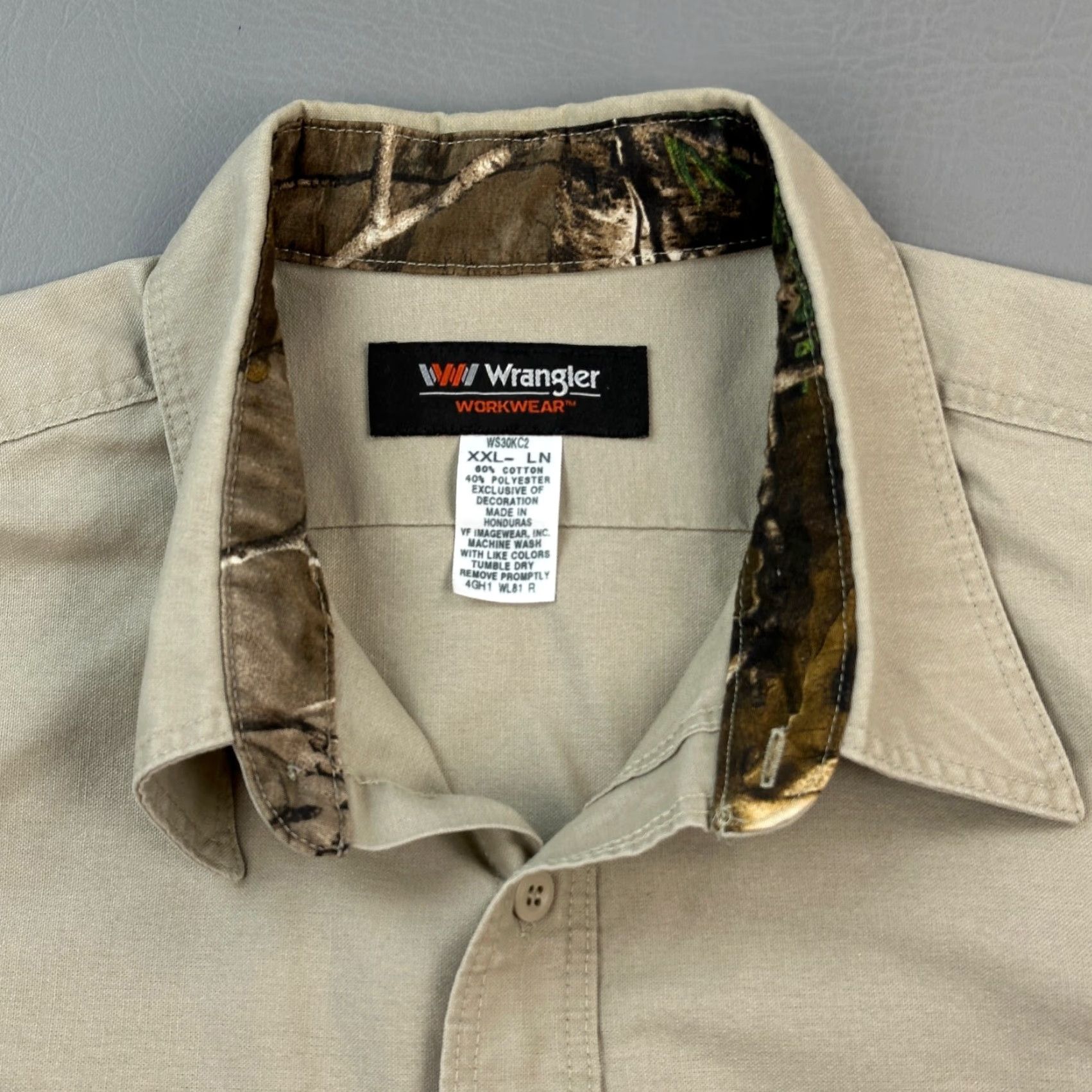 Wrangler Wrangler Workwear Shirt Mens 2XL Long Realtree Xtra Camo Outdoor Hunting Beige Cotton Polyester Button-Up Long Sleeve Vintage 90s Mens Size US XXL / EU 58 / 5 - 7 Thumbnail