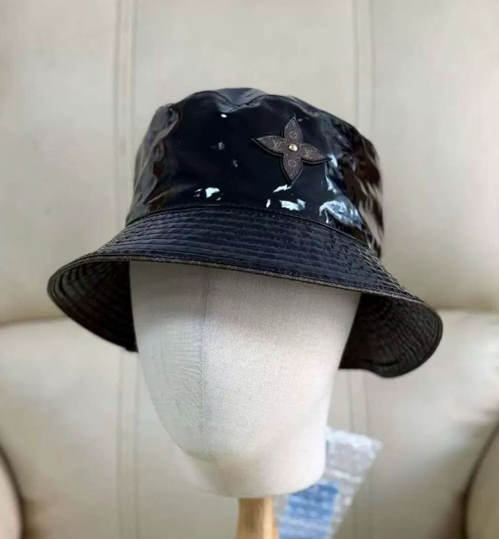 Louis Vuitton Louis Vuitton Black Monogram Bucket Hat Size US S / EU 44-46 / 1 - 1 Thumbnail
