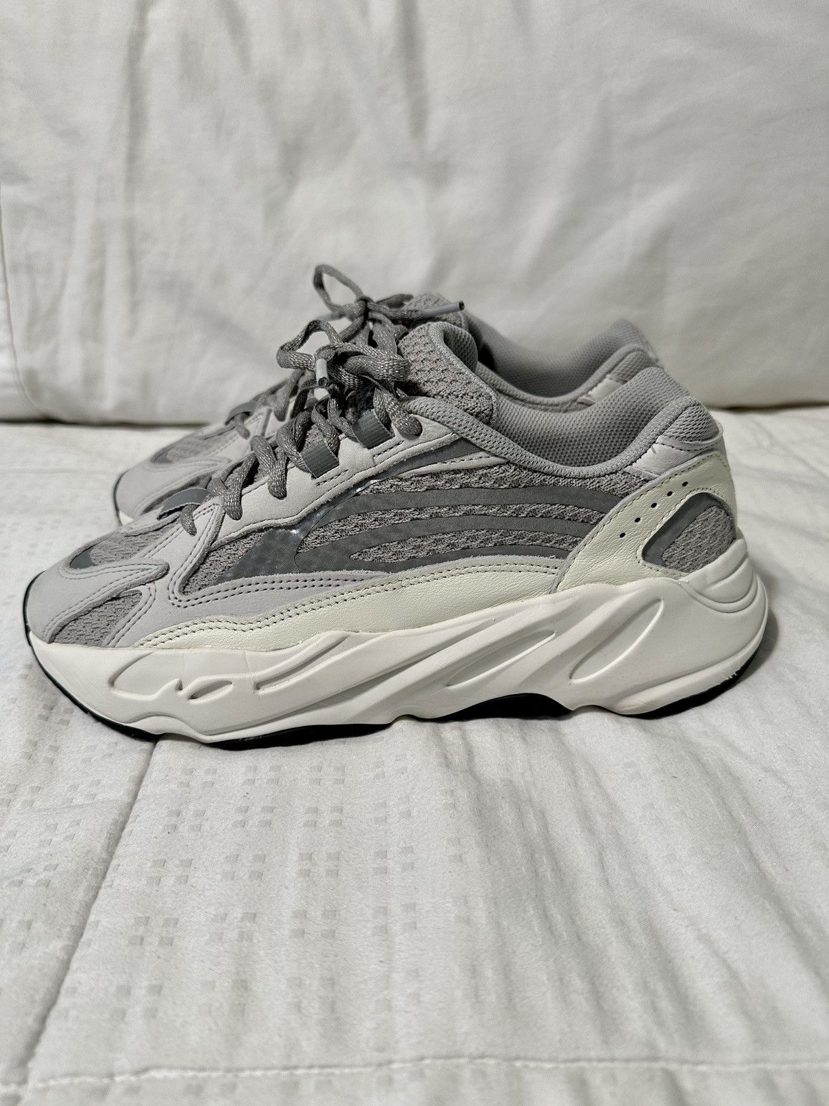 Adidas Yeezy 700v2 Static(2022) size 8 Size US 8 / EU 41 - 10 Thumbnail