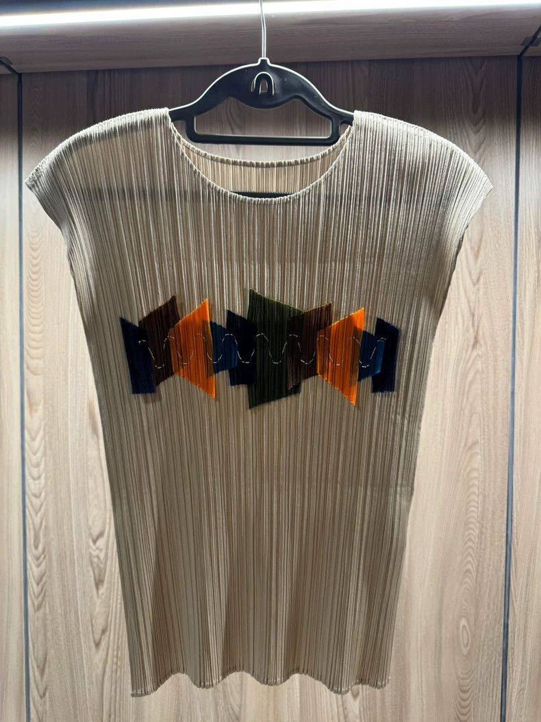 Issey Miyake Issey Miyake size:3 Grey pleated vest Size XS / US 0-2 / IT 36-38 - 1 Thumbnail