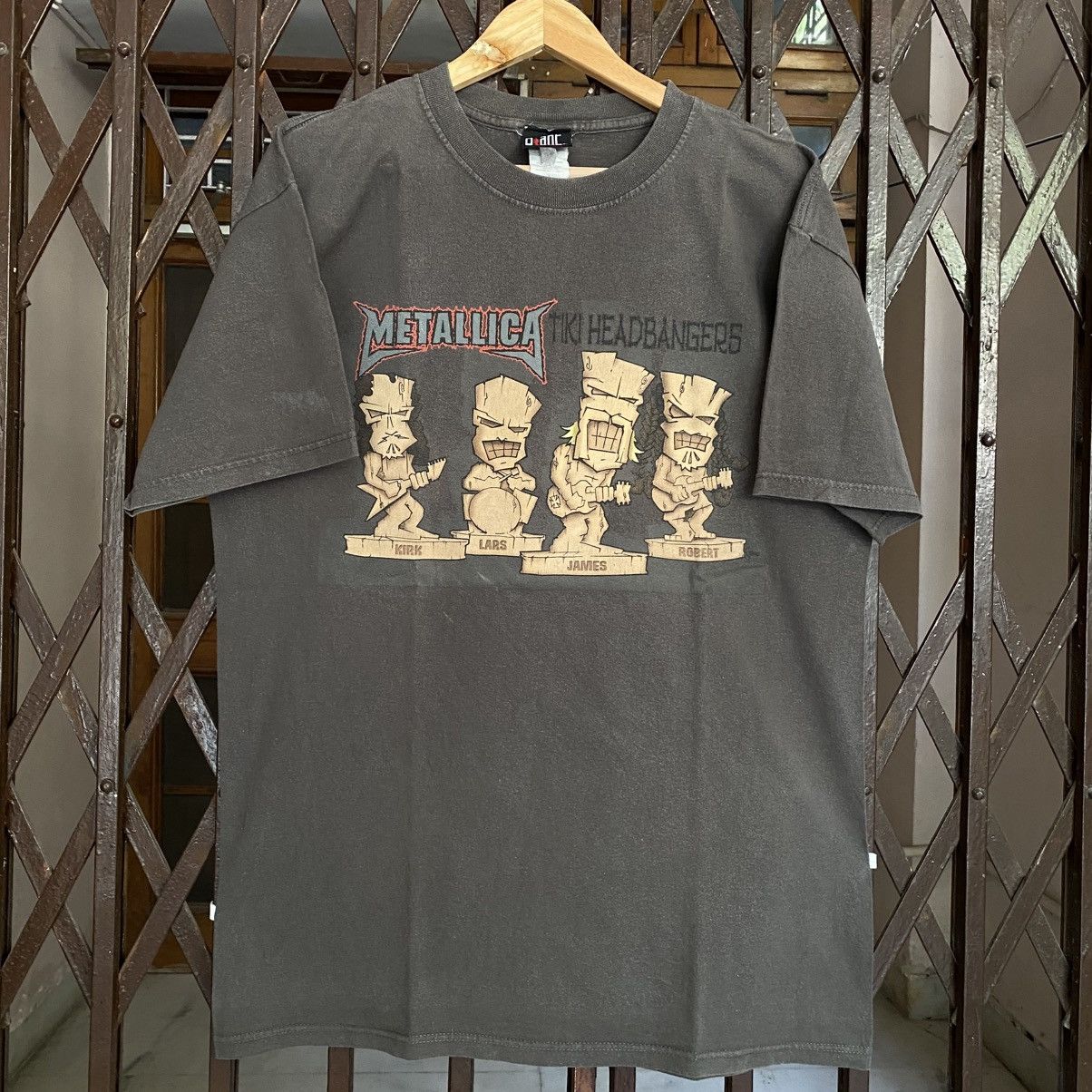 Metallica Vintage Metallica Tiki Headbangers T-shirt Size US L / EU 52-54 / 3 - 1 Thumbnail