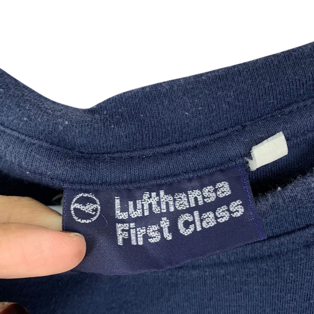 Vintage Vintage LUFTHANSA FIRST CLASS Airline Aviation Tshirt Size US L / EU 52-54 / 3 - 4 Thumbnail