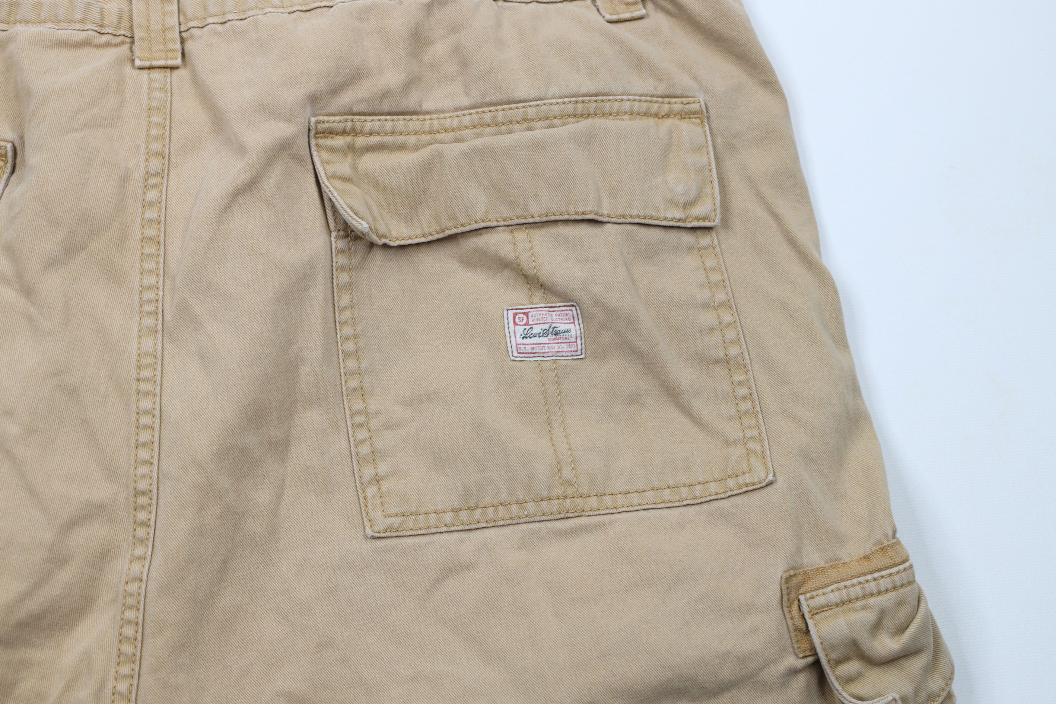 Levi's × Vintage Vintage Y2K 2004 Levis Faded Baggy Fit Cargo Shorts Beige Size US 44 / EU 60 - 11 Thumbnail