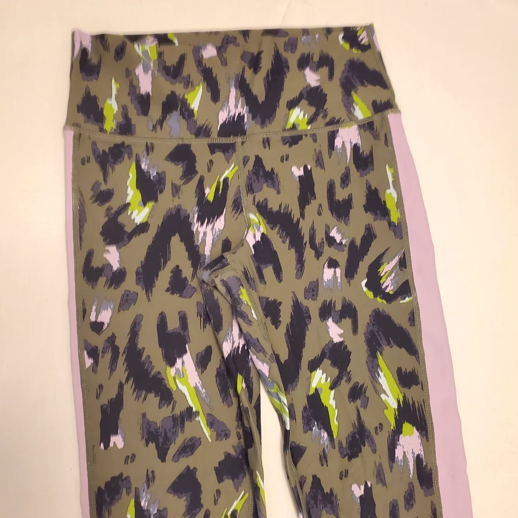 Vintage Aerie Leggings Womens L Green & Light Pink Animal Print Chill Play Move Athleisure Yoga Gym Size 36" / US 14 / IT 50 - 2 Thumbnail