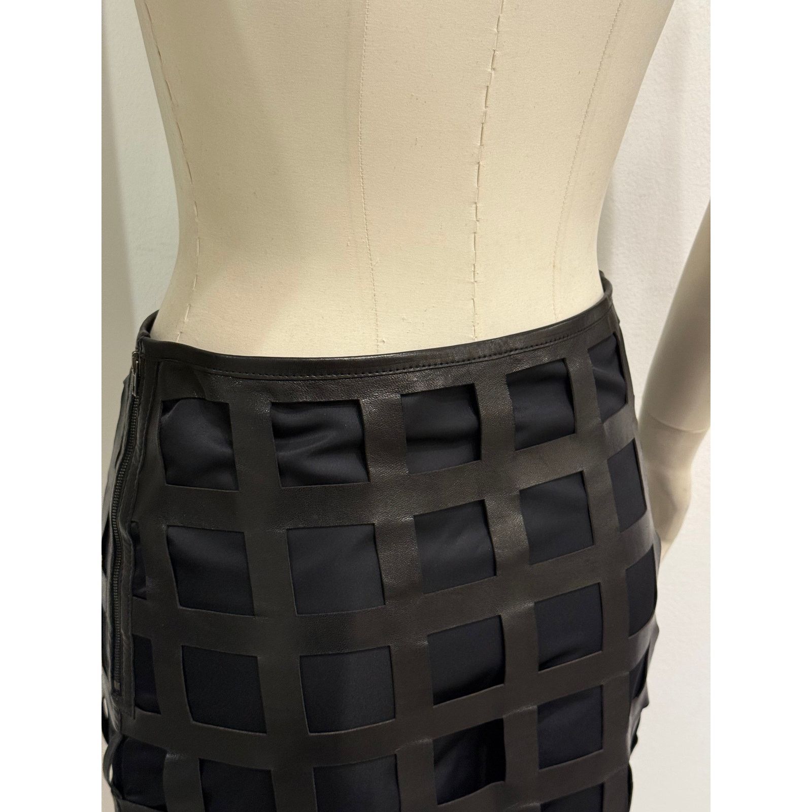 Miu Miu 2000s Miu Miu lazer cut leather skirt Size 26" / US 2 / IT 38 - 6 Thumbnail