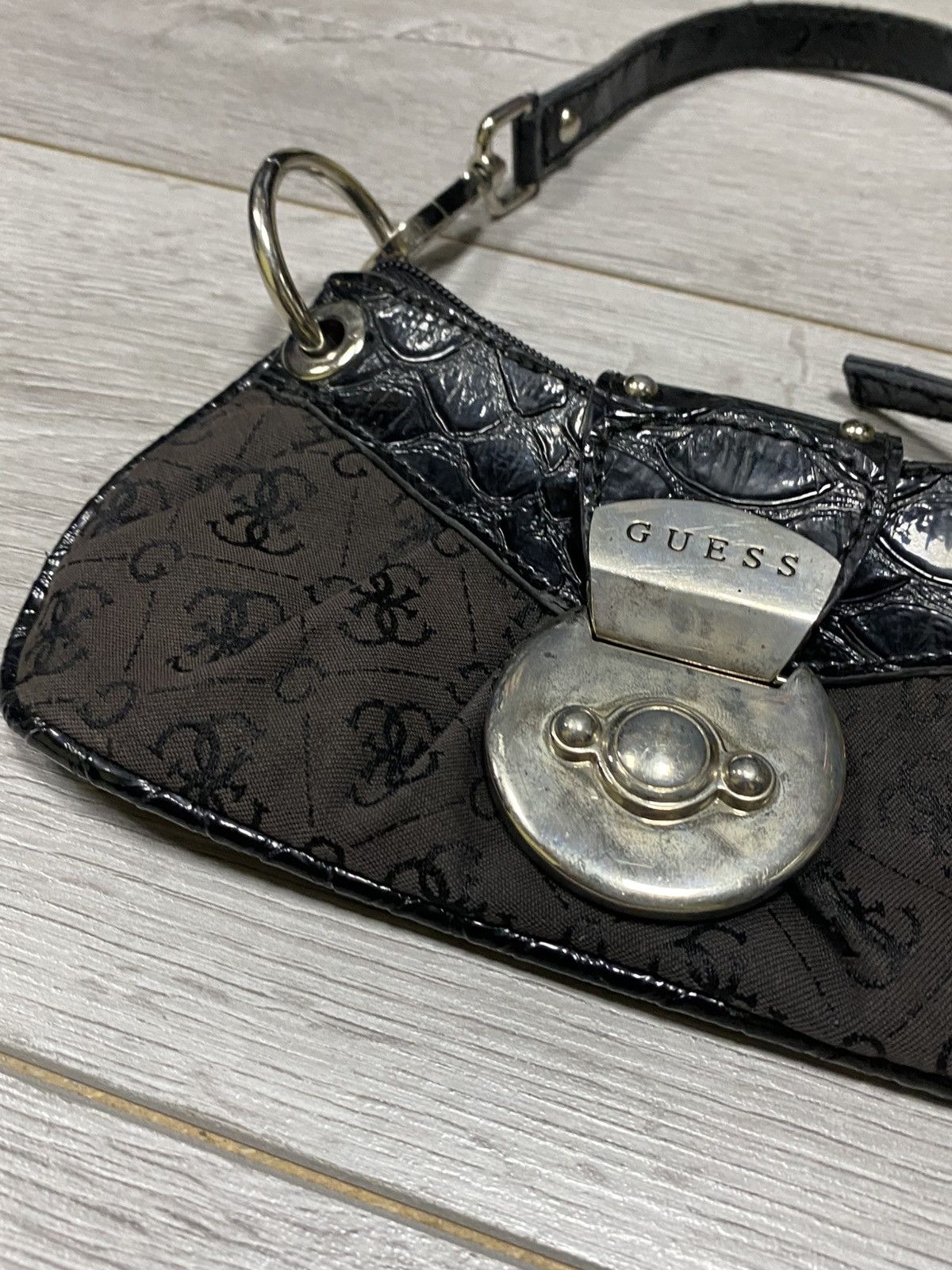 Guess Guess small monogram metallic Y2K designer bag Size ONE SIZE - 3 Thumbnail