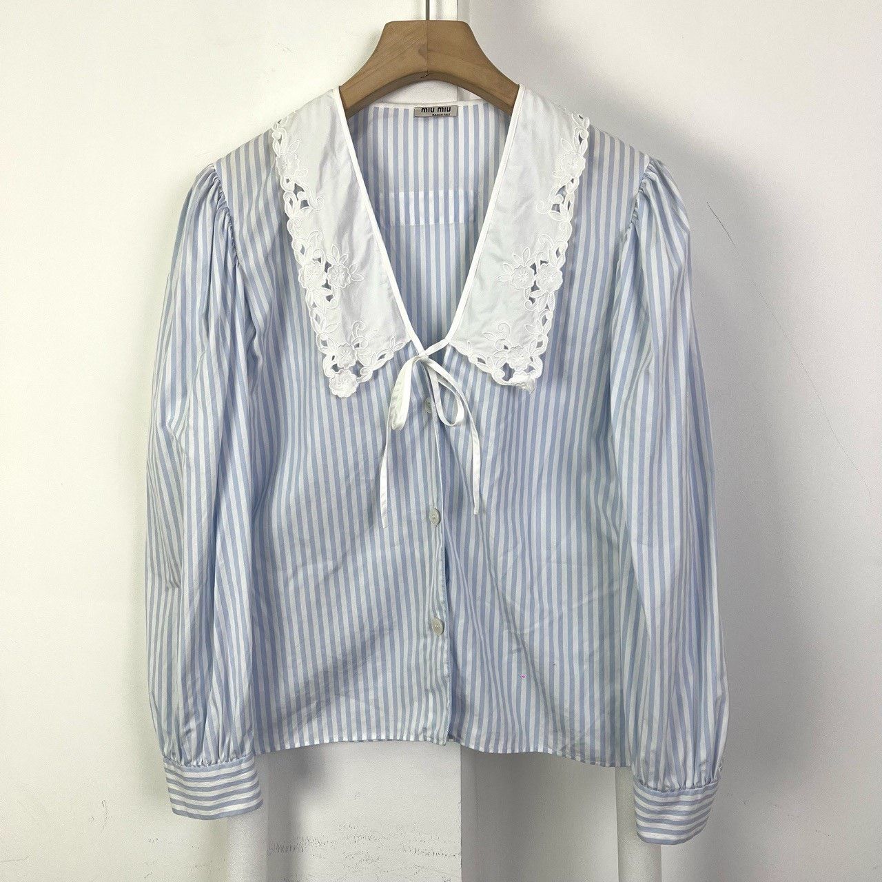 Miu Miu Miumiu Lace V-Neck Puff Sleeve Shirt Size XS / US 0-2 / IT 36-38 - 1 Thumbnail
