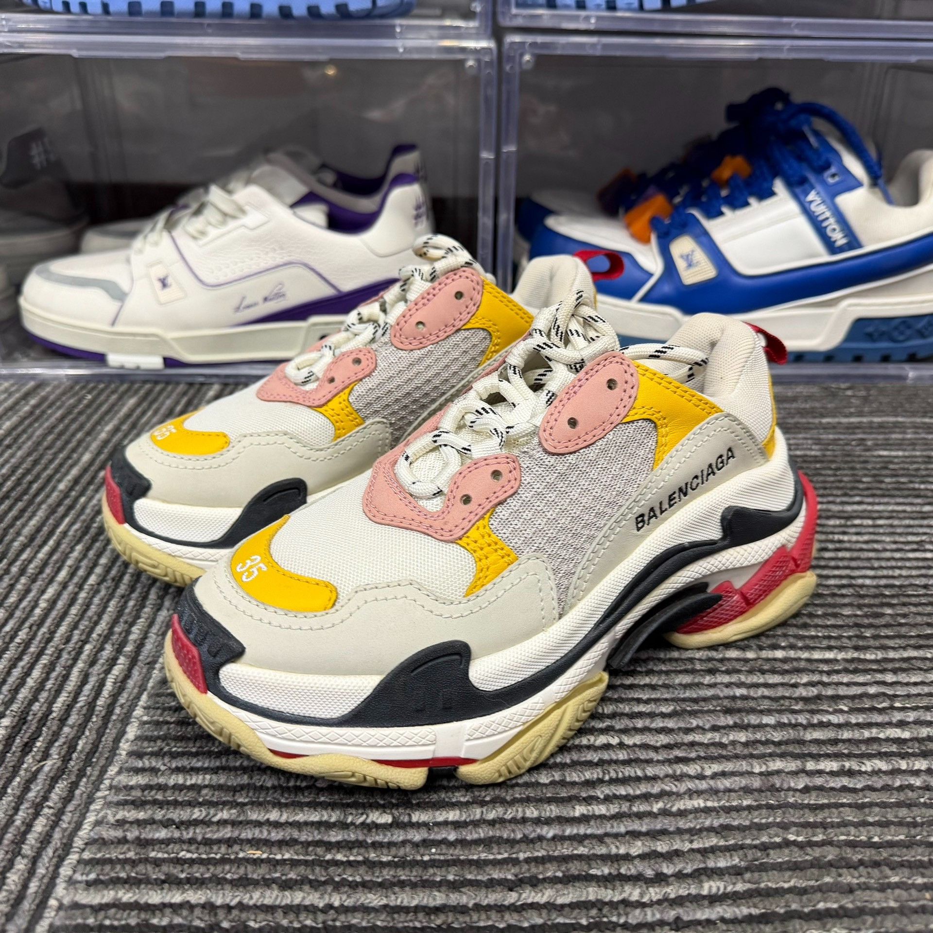 Balenciaga Balenciaga Lowtop Sneakers us_8 Women Size US 8 / IT 38 - 1 Thumbnail