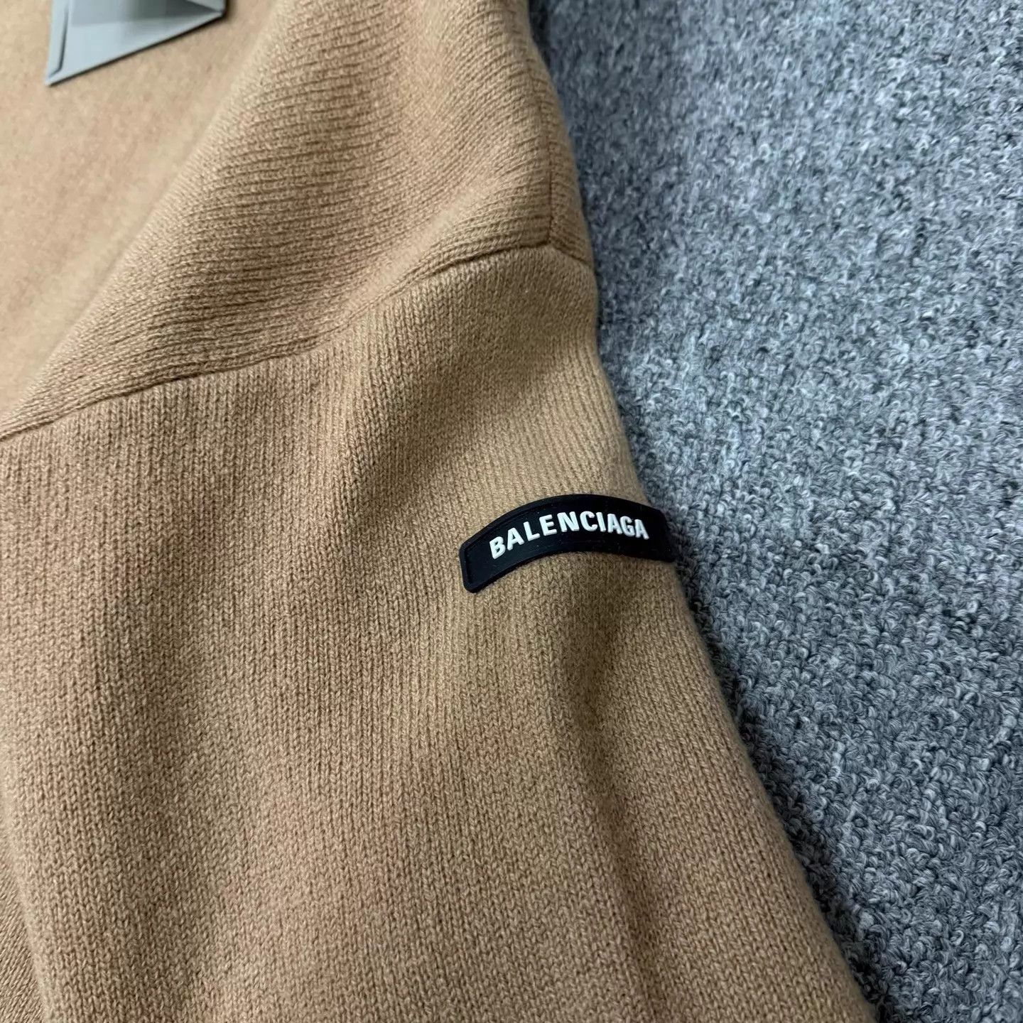 Balenciaga Balenciaga Logo Dropped Shoulder Wool Sweater NWT M Size US M / EU 48-50 / 2 - 3 Thumbnail