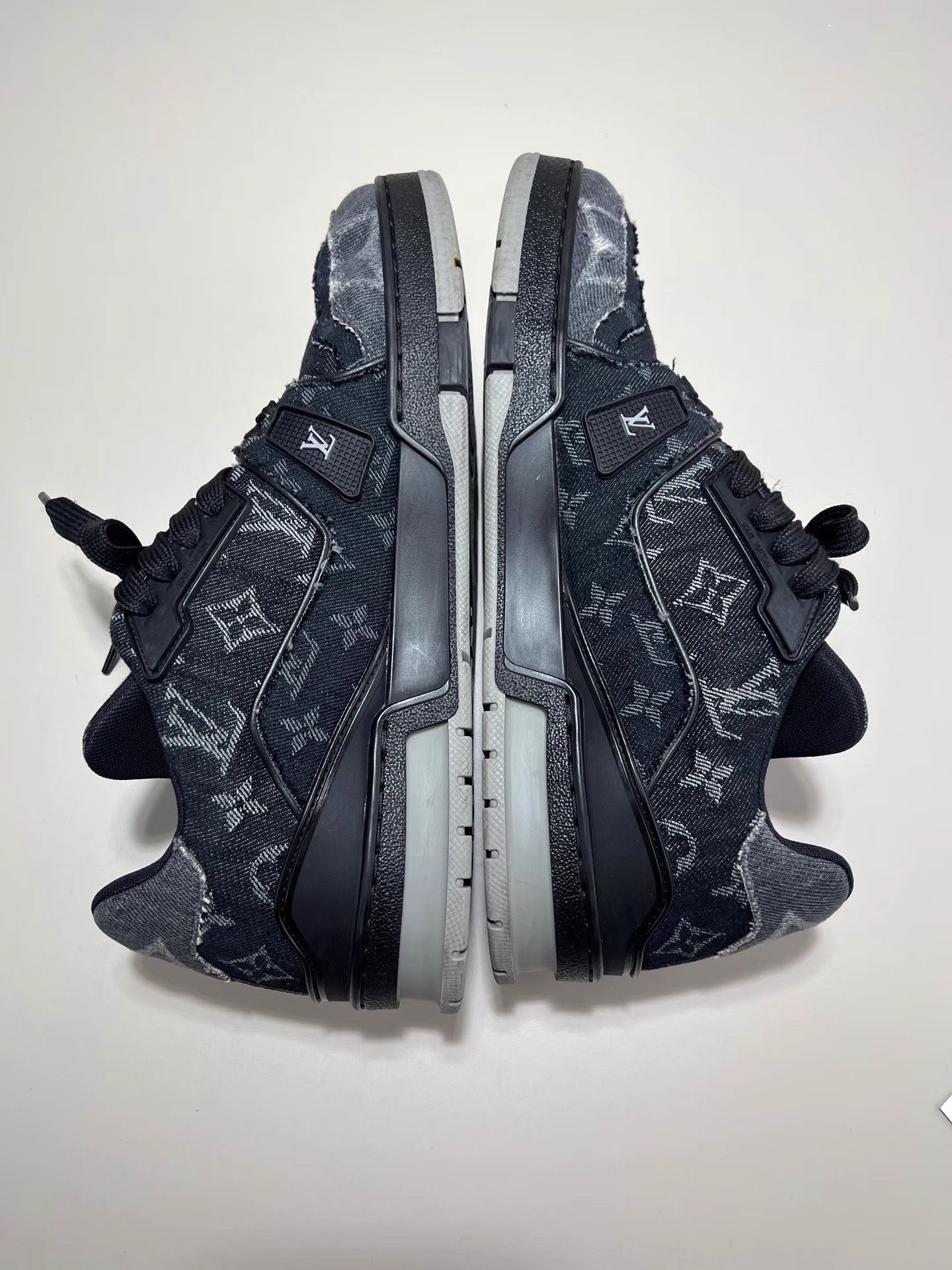 Louis Vuitton LOUIS VUITTON LV TRAINER Black Denim All-Over Logo Sneakers Size US 9 / EU 42 - 3 Thumbnail