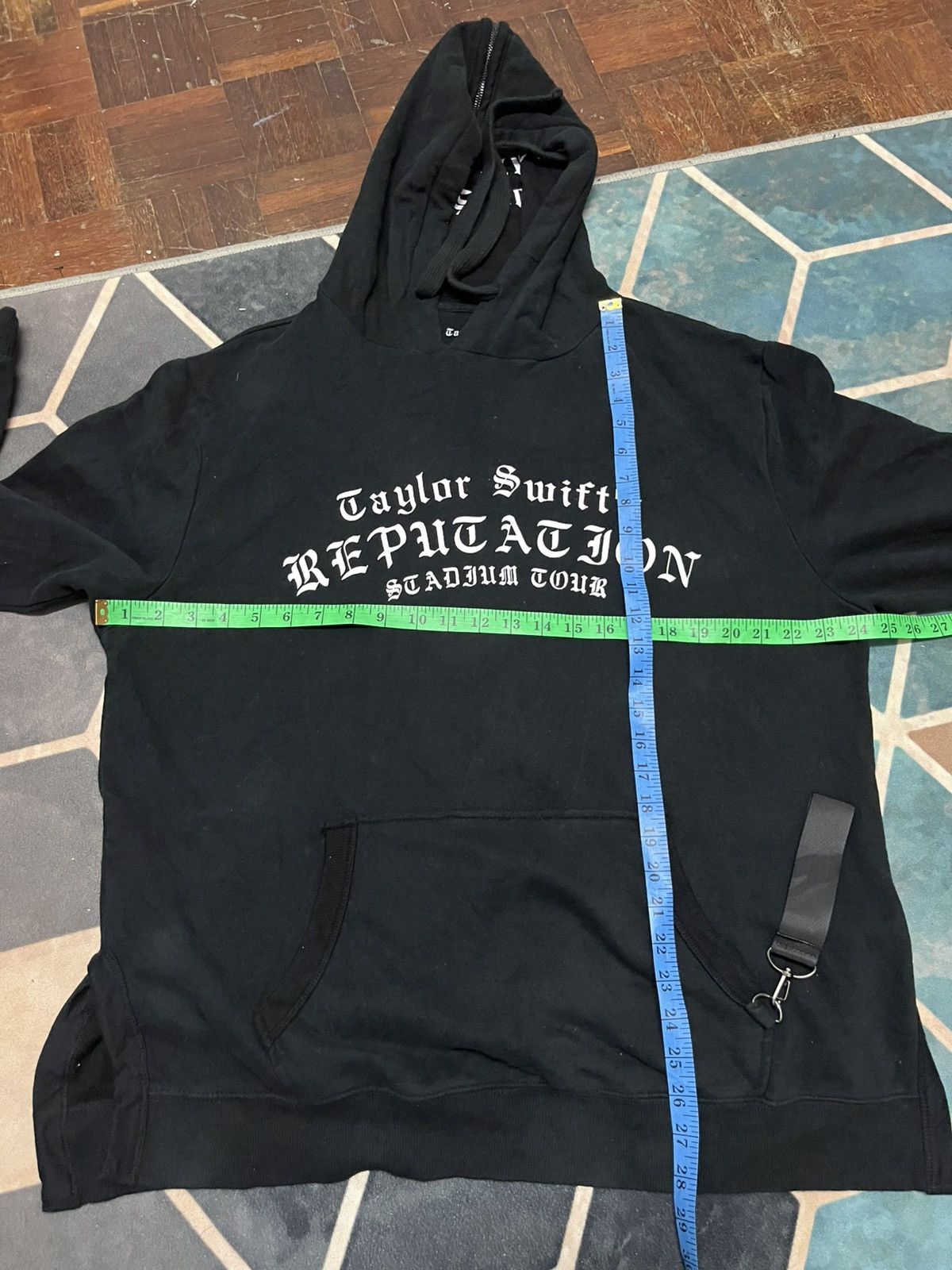 Band Tees 💥Taylor Swift REPUTATION Promo Album Hoodie Size US L / EU 52-54 / 3 - 10 Thumbnail
