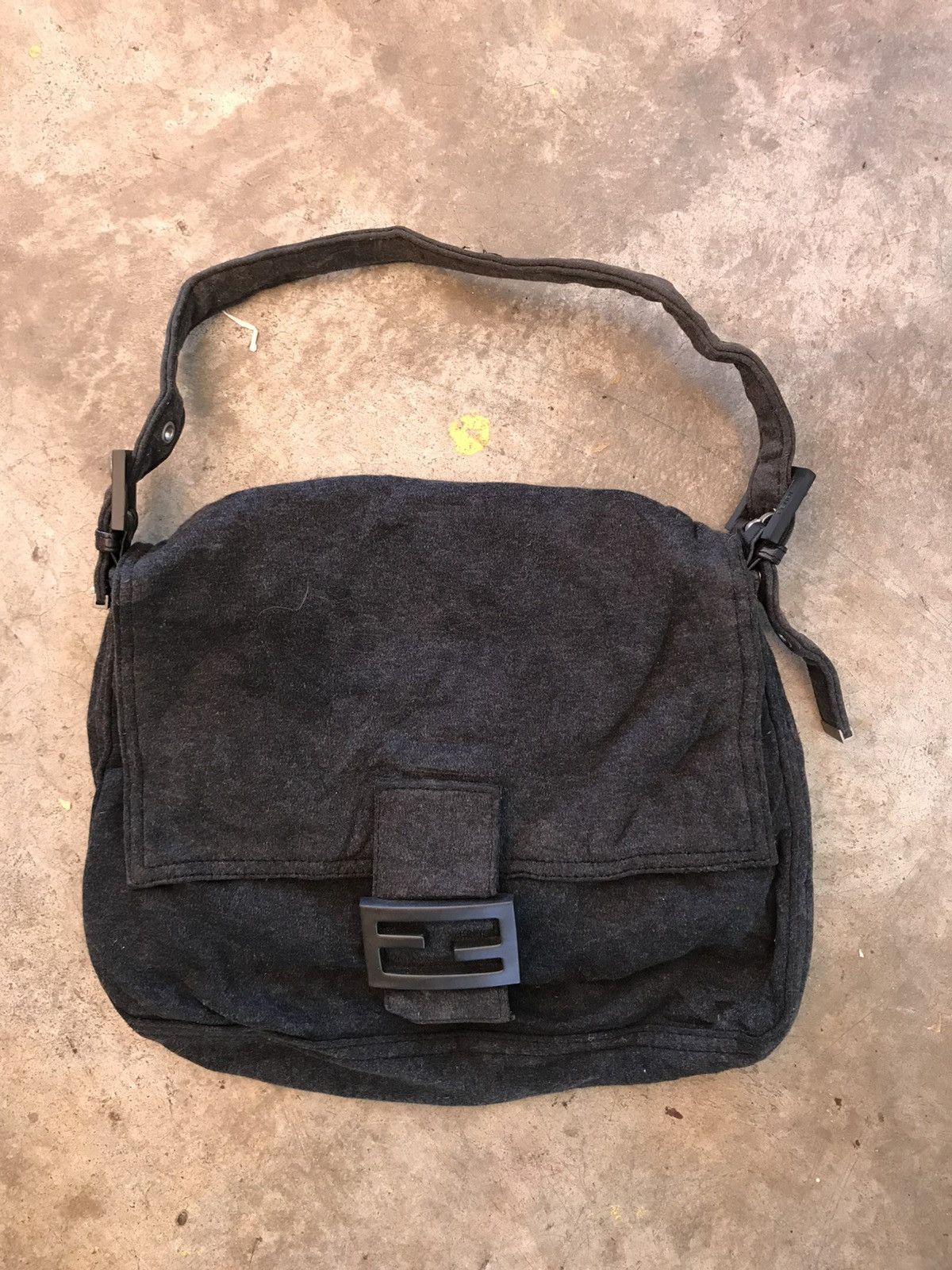 Fendi Authentic Fendi Mamma Baguette Bag Size ONE SIZE - 2 Thumbnail