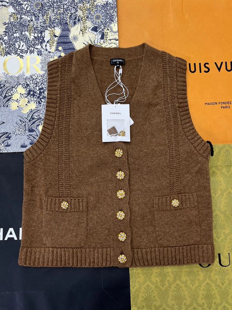 Chanel chanel 24A vest Size XS / US 0-2 / IT 36-38 - 1 Thumbnail