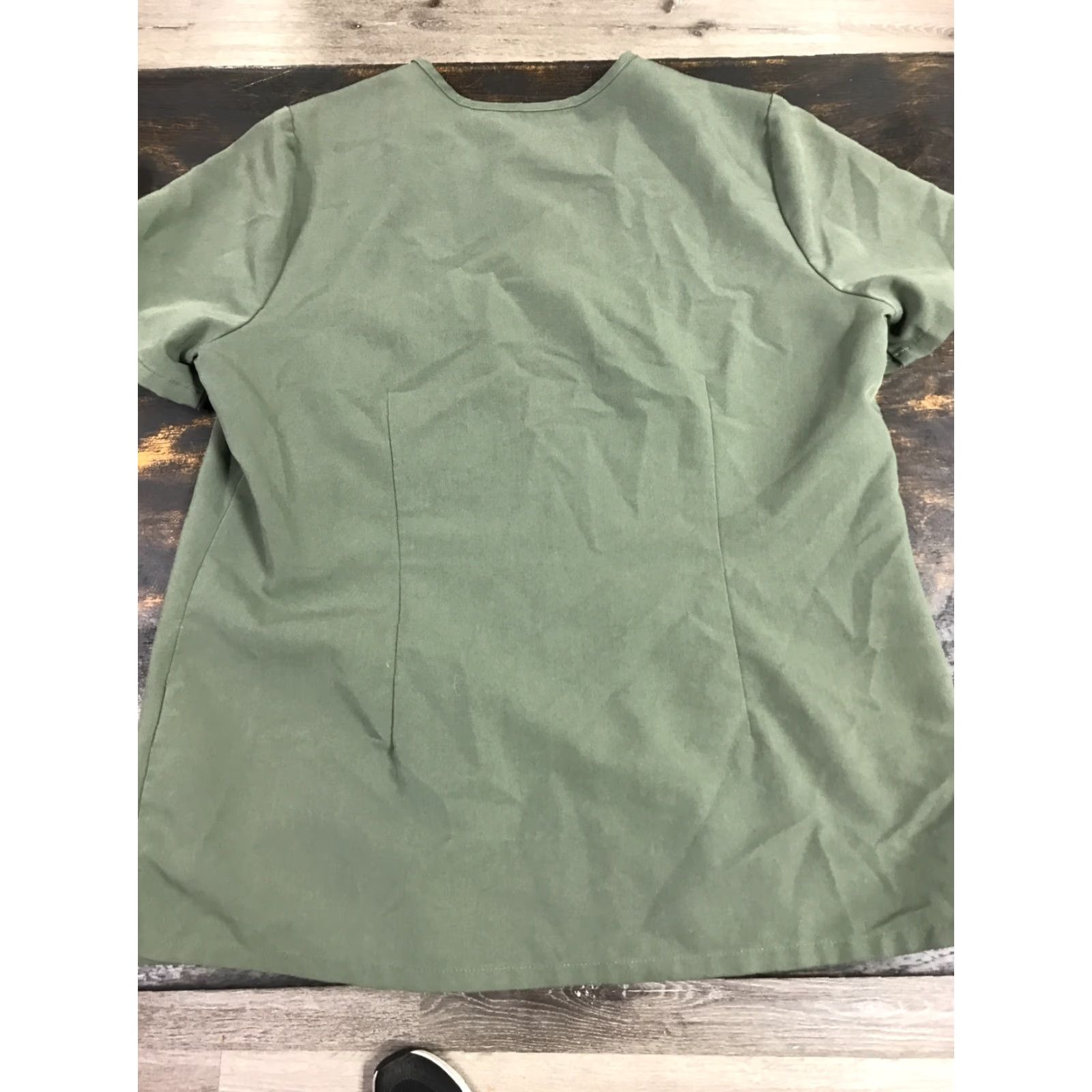 Vintage FIGS Scrub Top Lot 2 Women Medium Black Green One Pocket Solid Polyester Scrub Top Figs Size M / US 6-8 / IT 42-44 - 4 Thumbnail