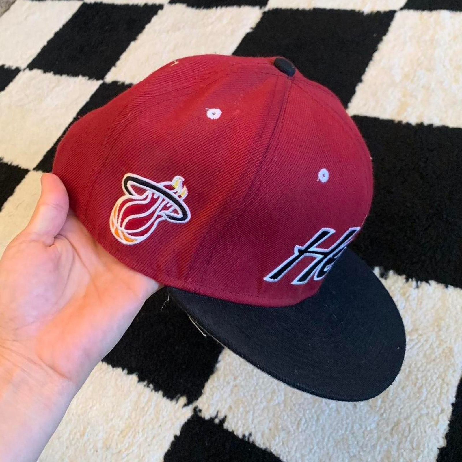 Mitchell & Ness Miami Heat NBA Mitchell & Ness Red Hat Flames Size ONE SIZE - 2 Thumbnail