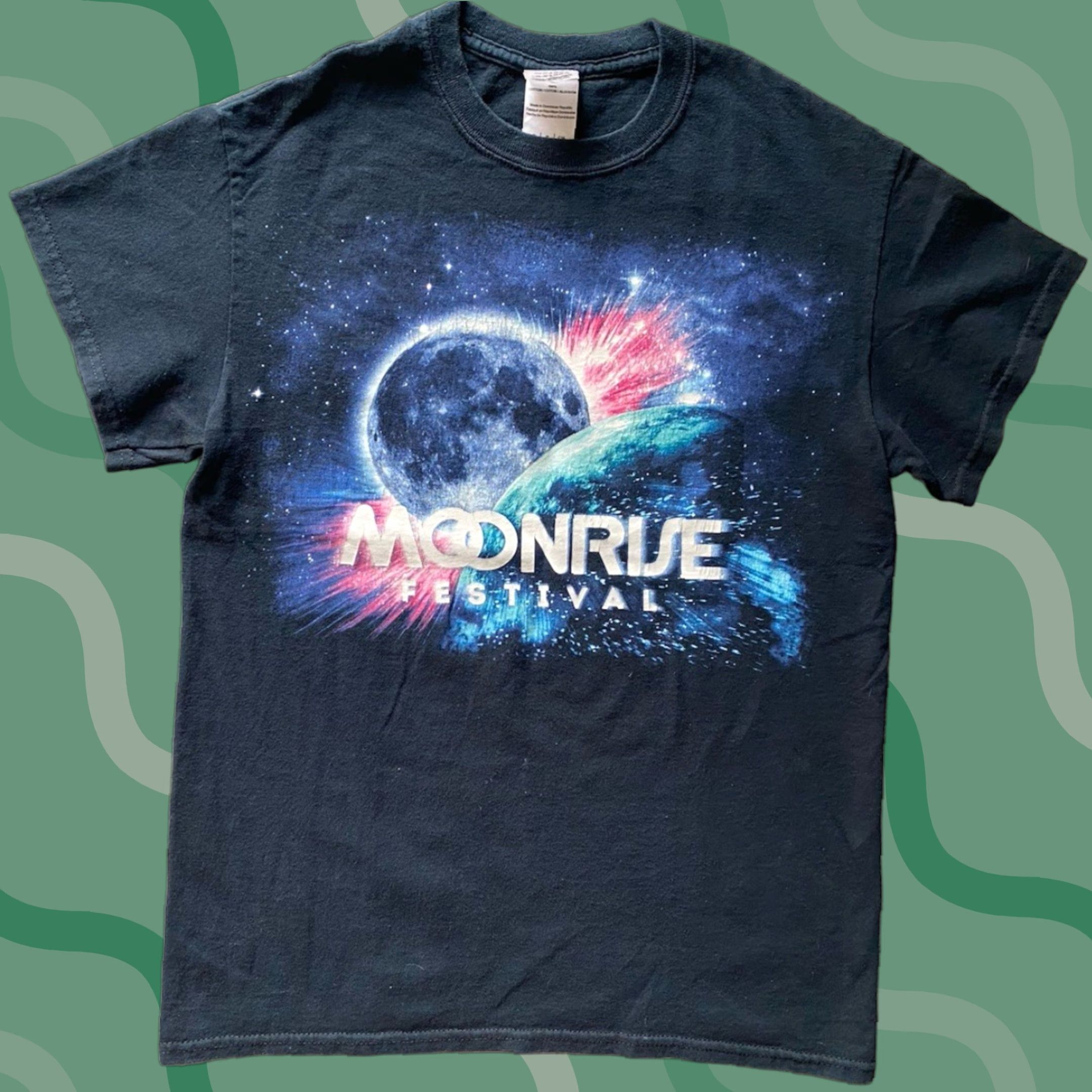 Gildan VINTAGE Moonrise Festival 2015 Baltimore MD Gildan Ultra Cotton T-Shirt EDM Black S Men Short Sleeve Size S Shirt Mens Size US S / EU 44-46 / 1 - 1 Thumbnail
