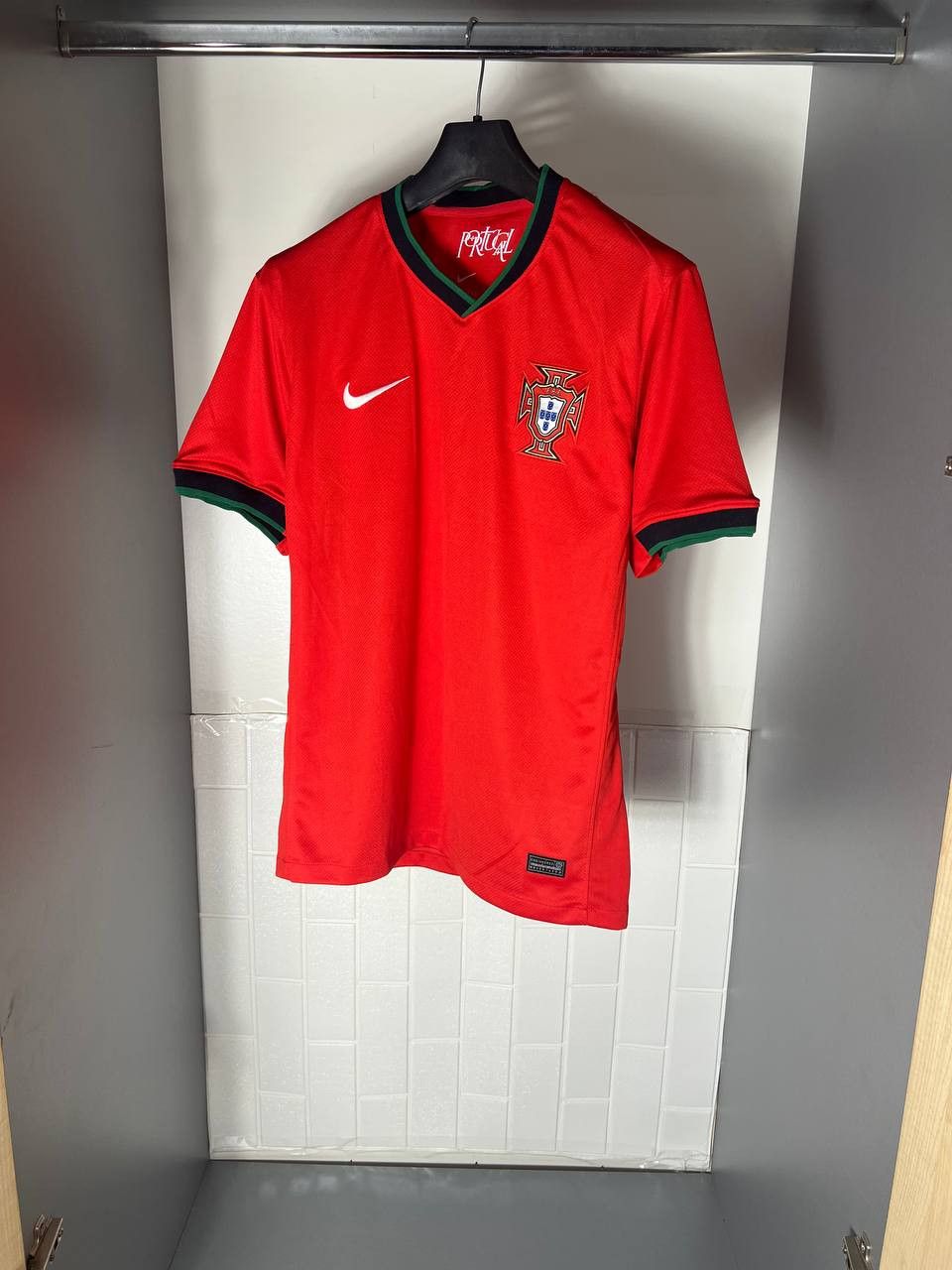 Vintage VERY RARE NIKE PORTUGAL SOCCER JERSEY RONALDO RETRO Y2K 90s Size US L / EU 52-54 / 3 - 2 Thumbnail
