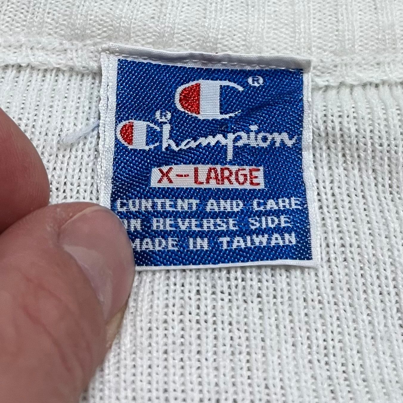 Champion Vintage Champion Wisconsin Badgers White V-Neck Sweater XL Size US XL / EU 56 / 4 - 4 Thumbnail