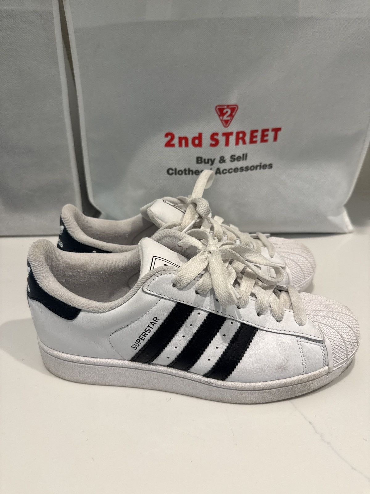 Adidas Adidas superstars Size US 9 / EU 42 - 3 Thumbnail