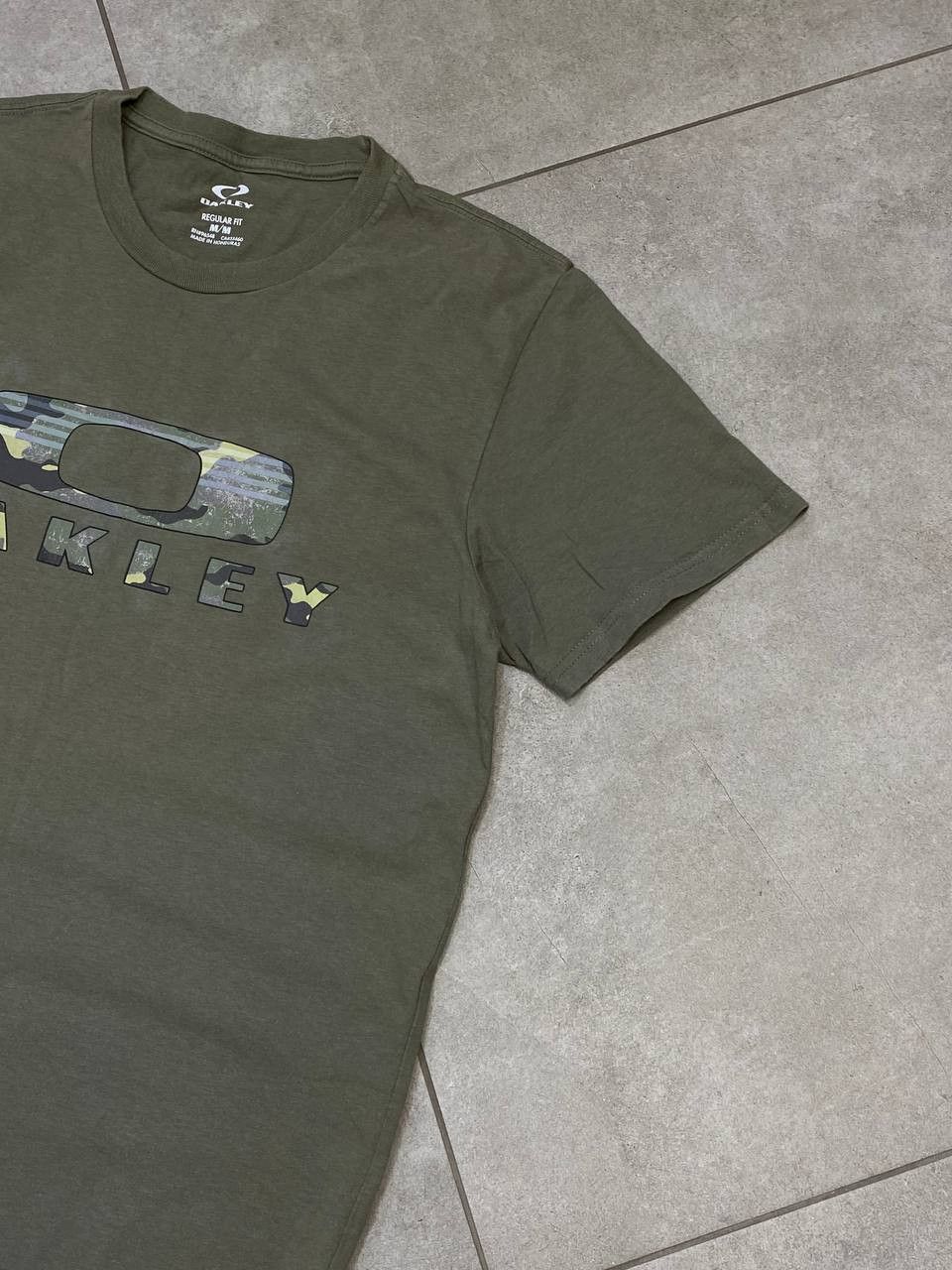 Oakley Oakley Big Camo Logo Regular Fit T-Shirt Size US M / EU 48-50 / 2 - 6 Thumbnail