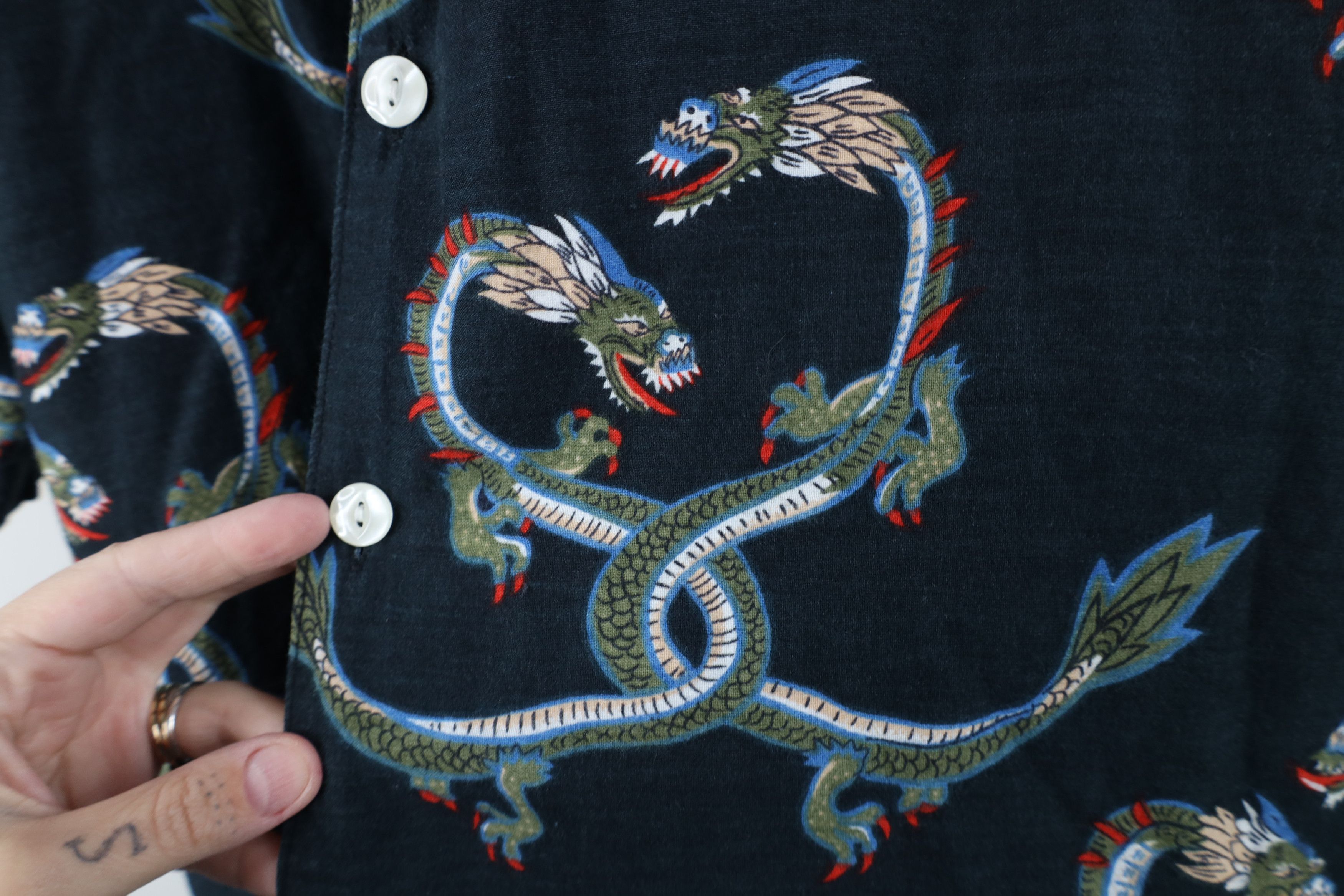 Vintage Vintage 90s Y2K Streetwear Dragon All Over Button Shirt Size US M / EU 48-50 / 2 - 8 Thumbnail