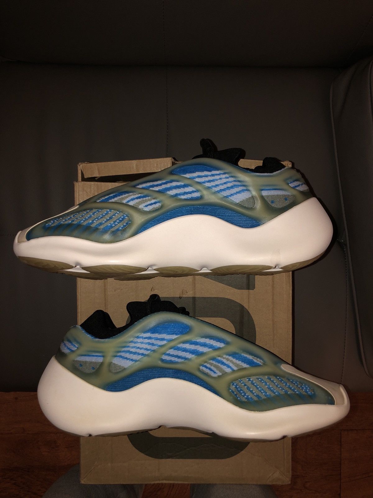Adidas Yeezy 700 V3 azare Size US 10 / EU 43 - 2 Thumbnail