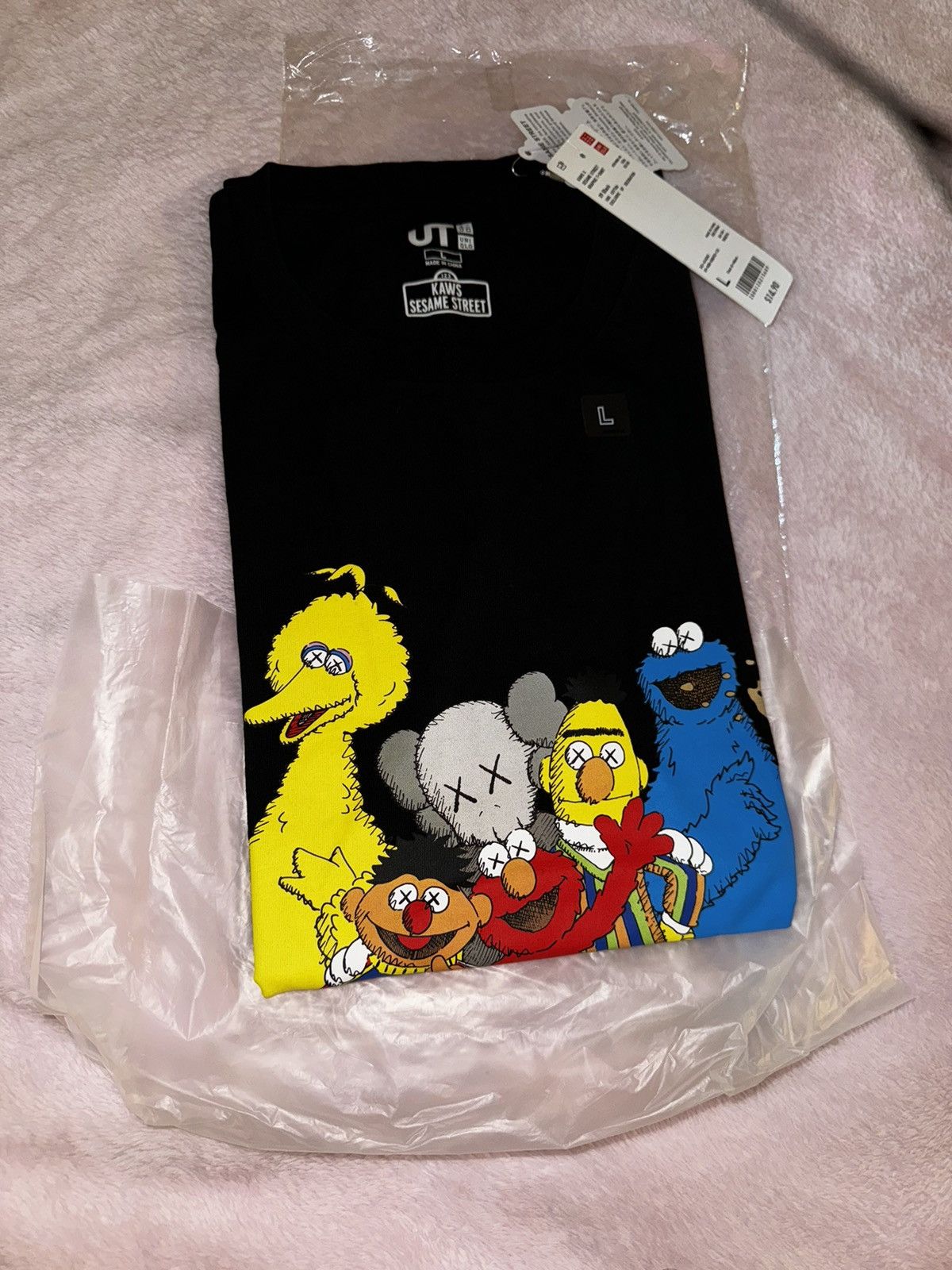 Kaws × Uniqlo KAWS x Uniqlo x Sesame Street Size US L / EU 52-54 / 3 - 1 Preview