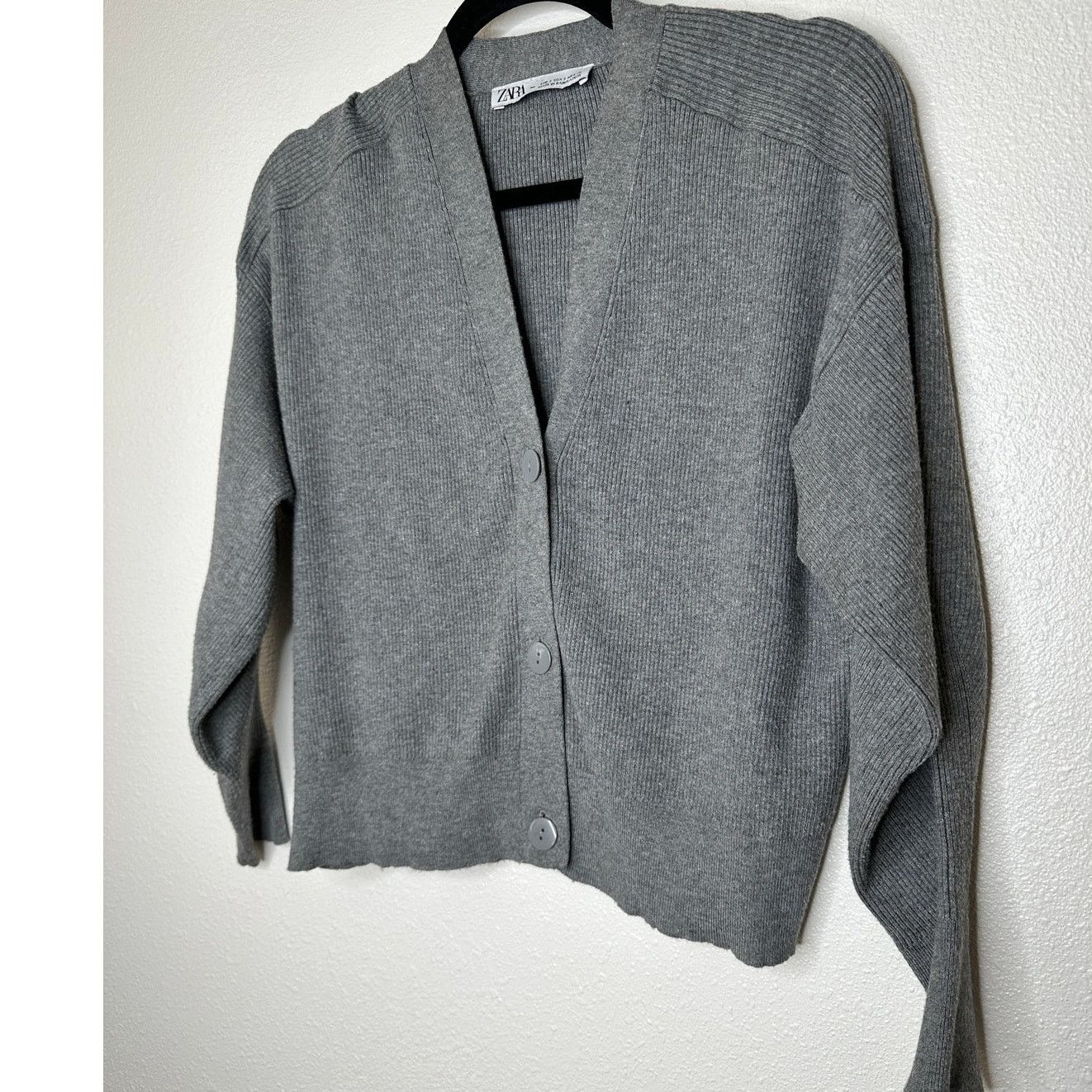Zara Zara Gray Micro Rib VNeck Button Long Sleeve Crop Cardigan S Size S / US 4 / IT 40 - 2 Thumbnail
