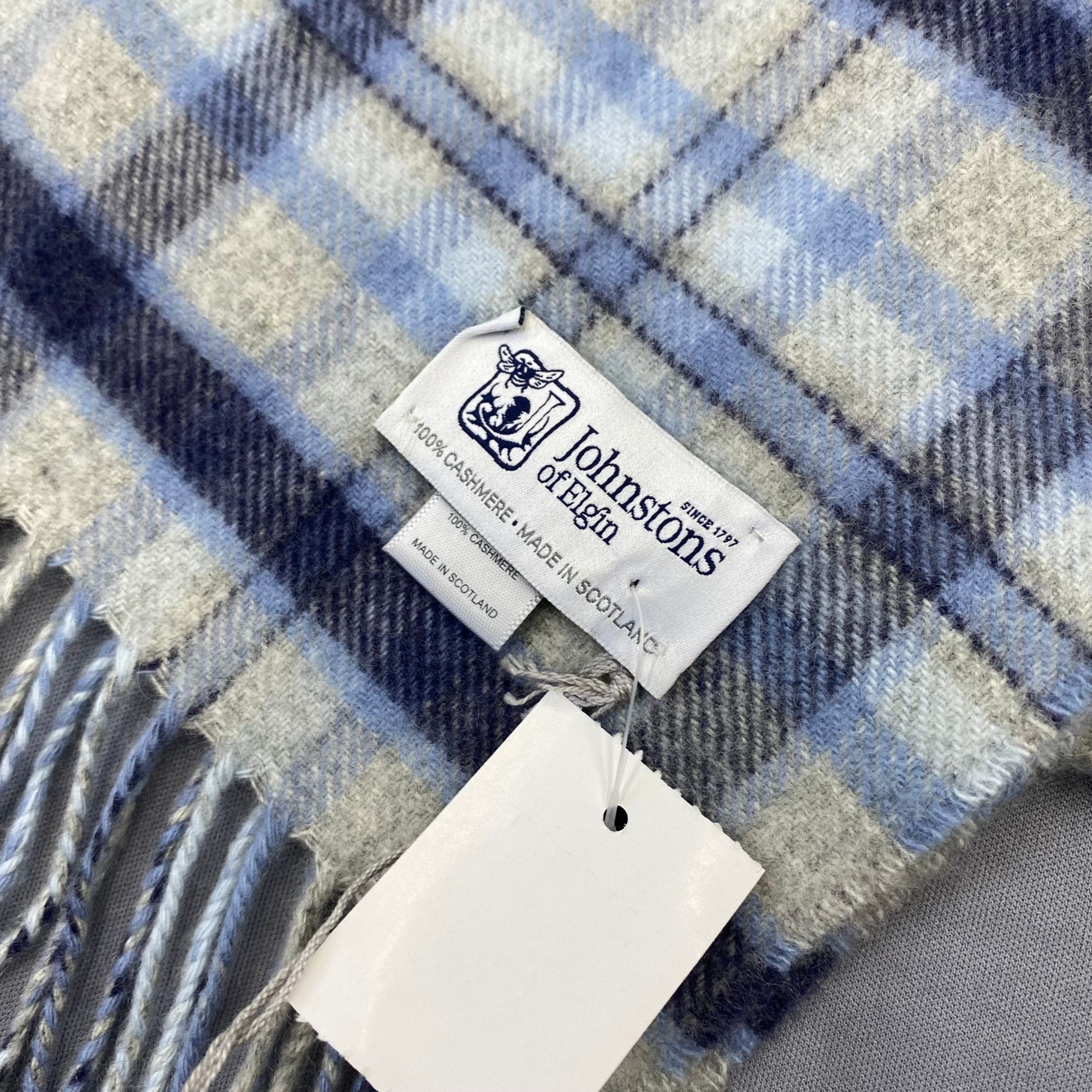 Johnstons Of Elgin Vintage Johnstons of Elgin Scarf Muffler Wool Winter Scarves Size ONE SIZE - 4 Thumbnail