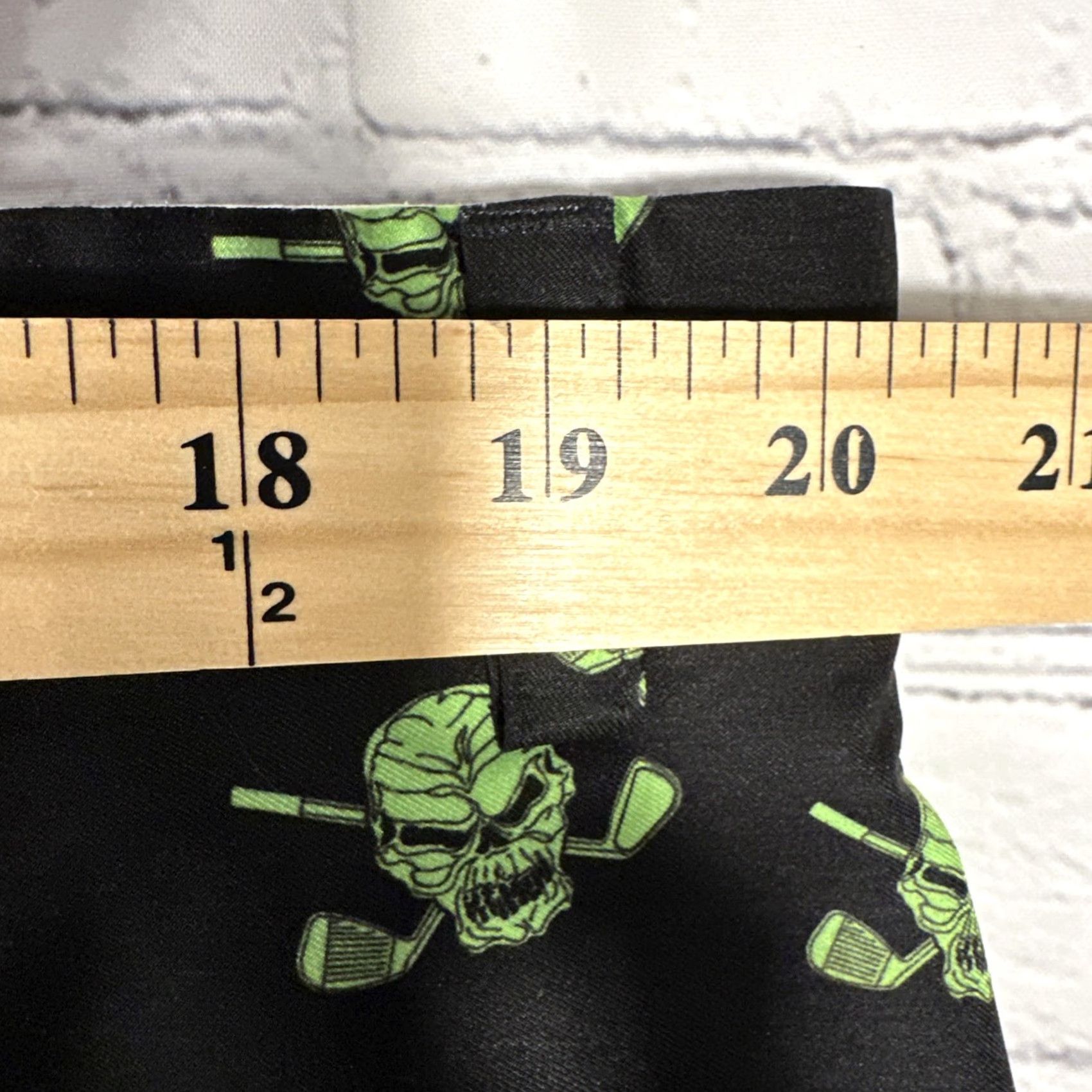 Gloverall Tattoo Golf Skulls Bermuda Shorts 40 Black Green All Over Print Golf Clubs Mens Regular 11in Inseam Size US 40 / EU 56 - 3 Thumbnail